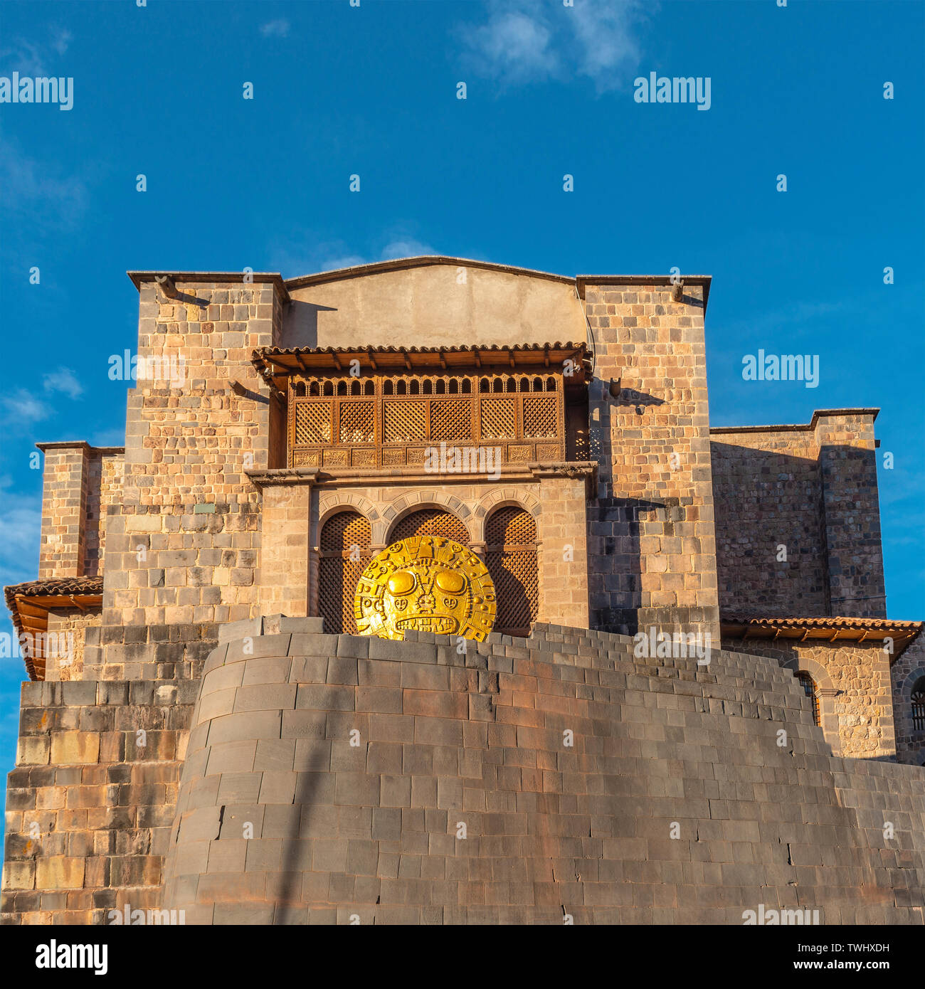 Platz Foto der Inca sun Tempel oder Sonnentempel Coricancha in Cusco City während der Inti Raymi, daher der Sonnenscheibe. Berühmt für seine inca Mauerwerk, Cusco, Peru. Stockfoto