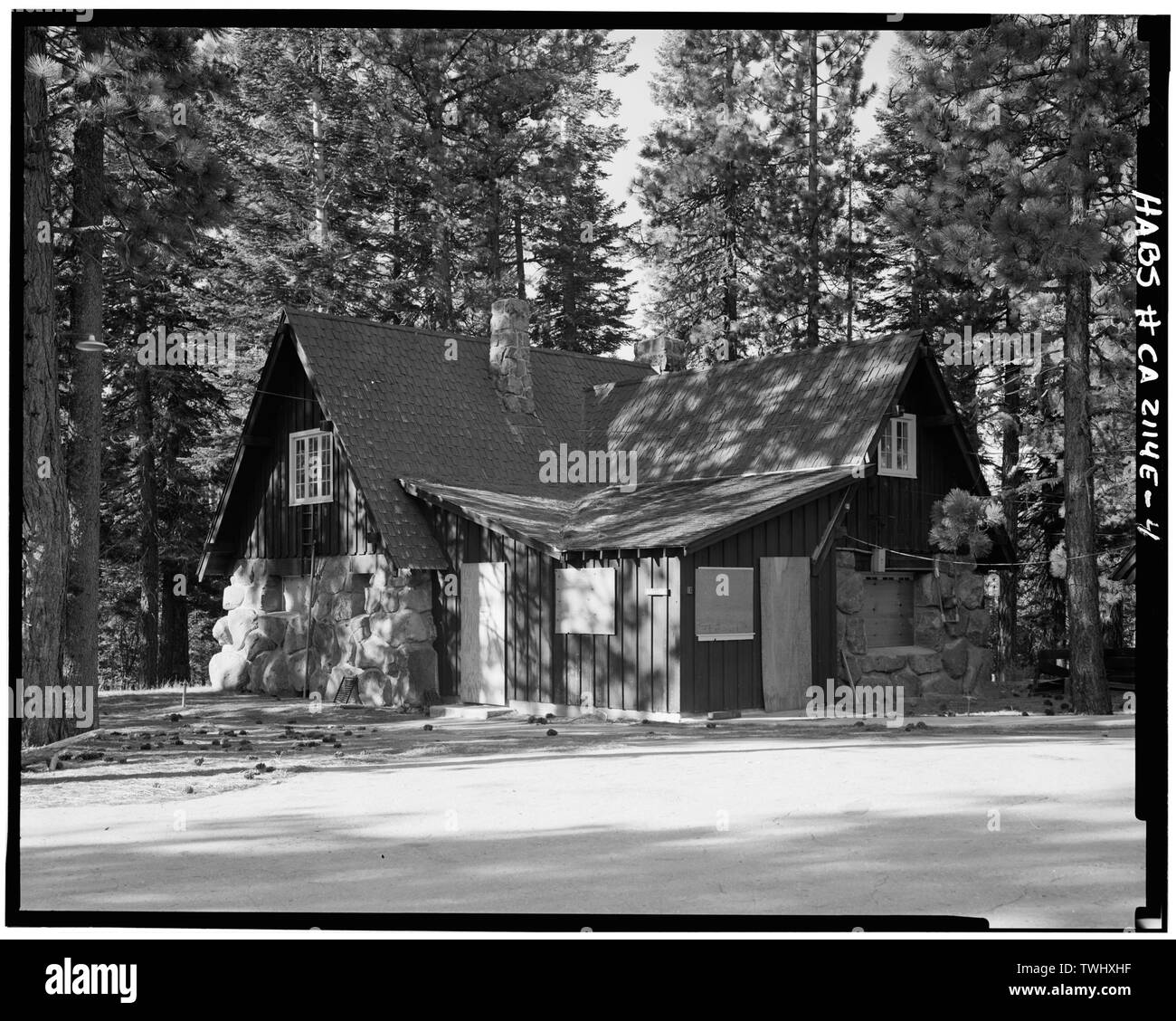 Seitenansicht - Lassen Volcanic National Park, Naturalist's Residence, Mineral, Tehama County, CA Stockfoto