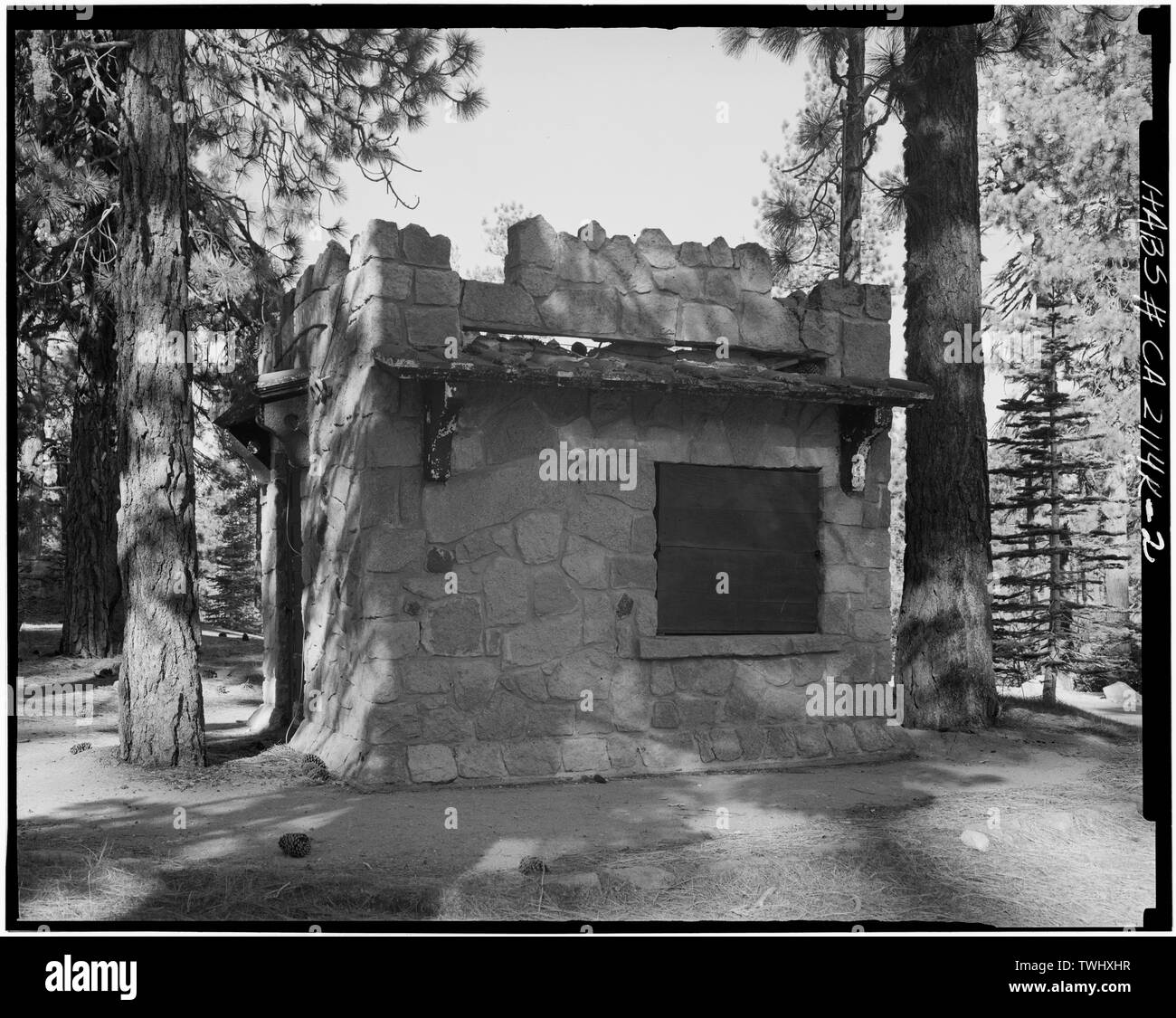 Seitenansicht - Lassen Volcanic National Park, Loomis Seismograph Station, Mineral, Tehama County, CA Stockfoto