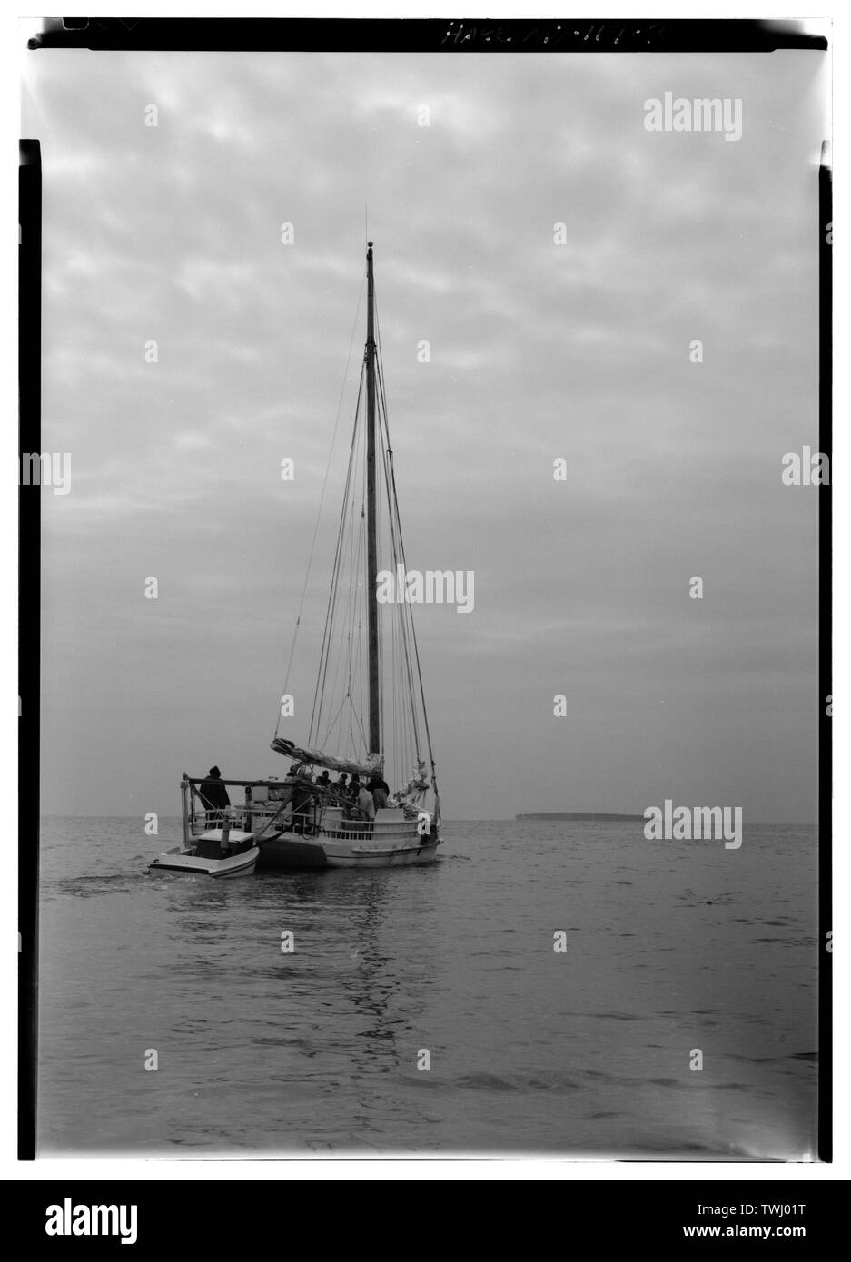 Ähnliche ANSICHT IM HOCHFORMAT - kathryn - Zwei - Segel Bateau Echter Bonito, Hartriegel Hafen, Chesapeake Bay, Tilghman, Talbot County, MD Stockfoto