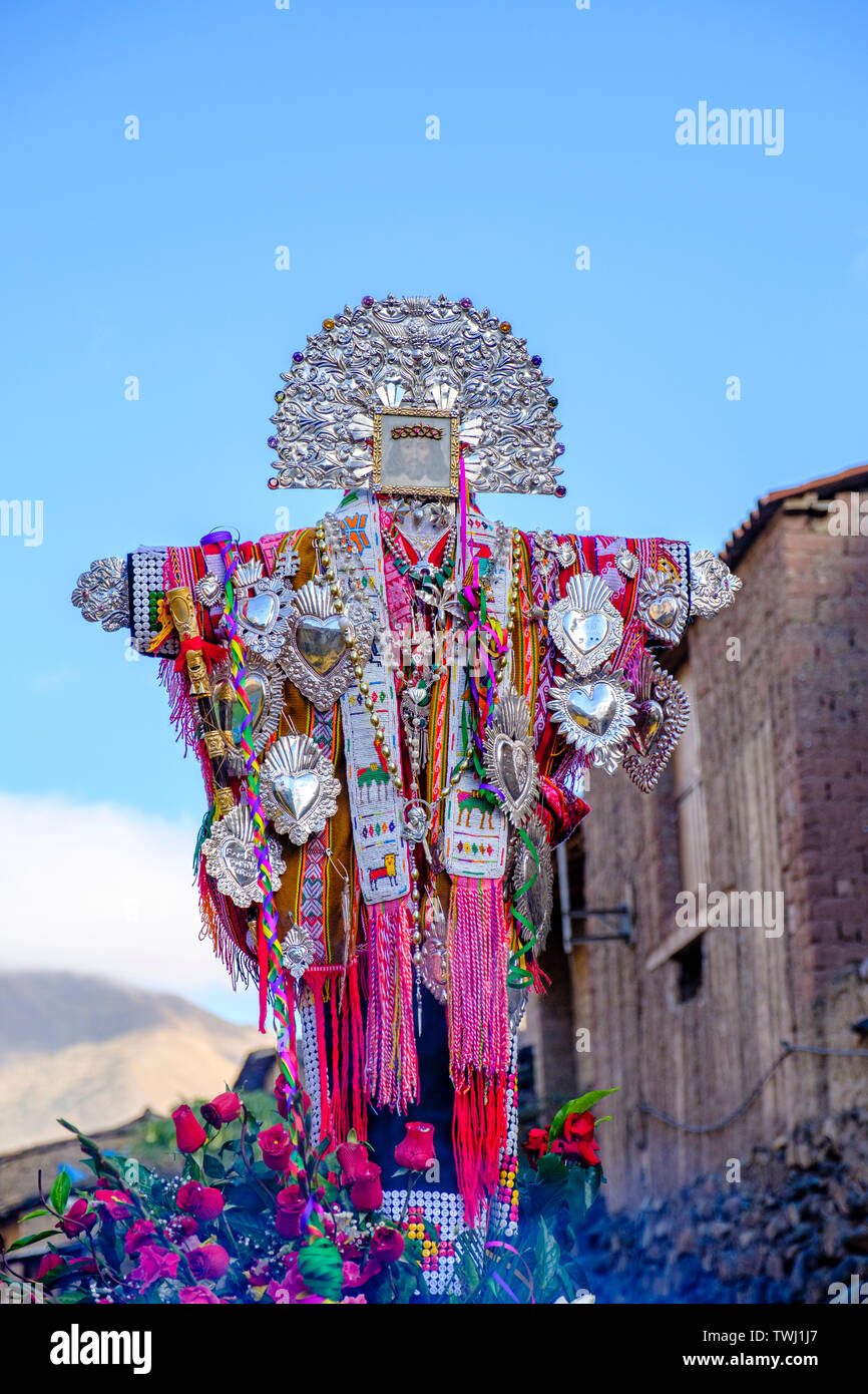 Choquekillka Festival Kreuz. Señor de Choquekillka Bild, das in den Straßen der peruanischen Heiligen Tal der Stadt Huancayo, Peru durchgeführt. Stockfoto