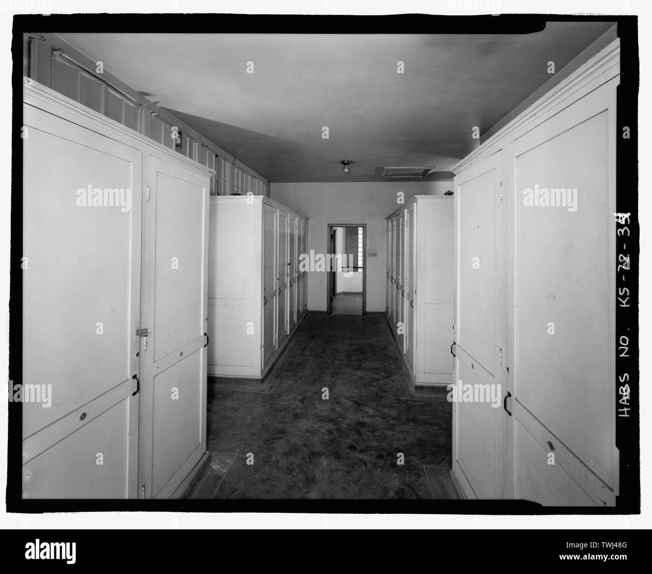 Zweiter Stock, Ostseite, mittleren Raum, Umkleide, Blick nach Westen - Wichita Feuerwehr Motor Haus Nr. 9, 4700 East Kellog Straße (Landstraße 54), Wichita, Sedgwick County, KS; Wendel, P M; Overend, Harrison, George; Boucher, Cecil Francis; Hartwell, Godfrey; Dondlinger und Söhne; Moore-Robertson Sanitär und Heizung Firma; Butters Elektro- und Kältetechnik Unternehmen; Jackson, Christiana, Sender, Wolford, Ric, Fotograf; Weiß, Sheryll L, Historiker Stockfoto