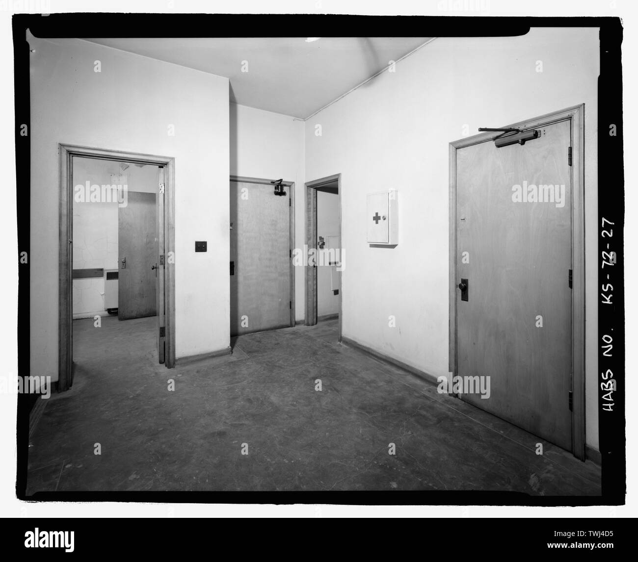 Zweite Etage, Landung, Treppe Hall, Blickrichtung Nordost - Wichita Feuerwehr Motor Haus Nr. 9, 4700 East Kellog Straße (Landstraße 54), Wichita, Sedgwick County, KS; Wendel, P M; Overend, Harrison, George; Boucher, Cecil Francis; Hartwell, Godfrey; Dondlinger und Söhne; Moore-Robertson Sanitär und Heizung Firma; Butters Elektro- und Kältetechnik Unternehmen; Jackson, Christiana, Sender, Wolford, Ric, Fotograf; Weiß, Sheryll L, Historiker Stockfoto