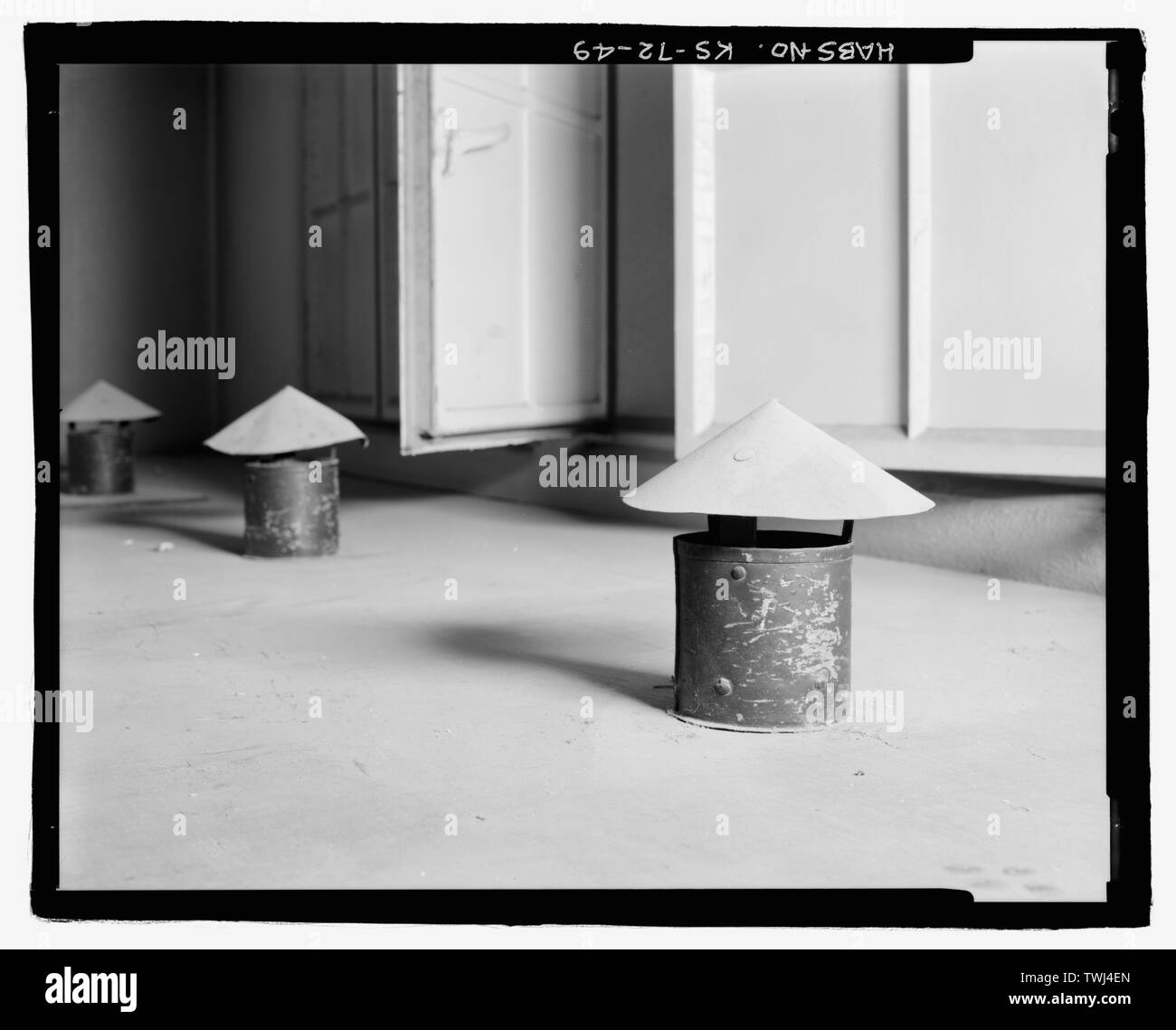 Zweite Etage, mittleren Raum, Umkleide, Ostseite, Schrank Veranstaltungen Detail - Wichita Feuerwehr Motor Haus Nr. 9, 4700 East Kellog Straße (Landstraße 54), Wichita, Sedgwick County, KS; Wendel, P M; Overend, Harrison, George; Boucher, Cecil Francis; Hartwell, Godfrey; Dondlinger und Söhne; Moore-Robertson Sanitär und Heizung Firma; Butters Elektro- und Kältetechnik Unternehmen; Jackson, Christiana, Sender, Wolford, Ric, Fotograf; Weiß, Sheryll L, Historiker Stockfoto