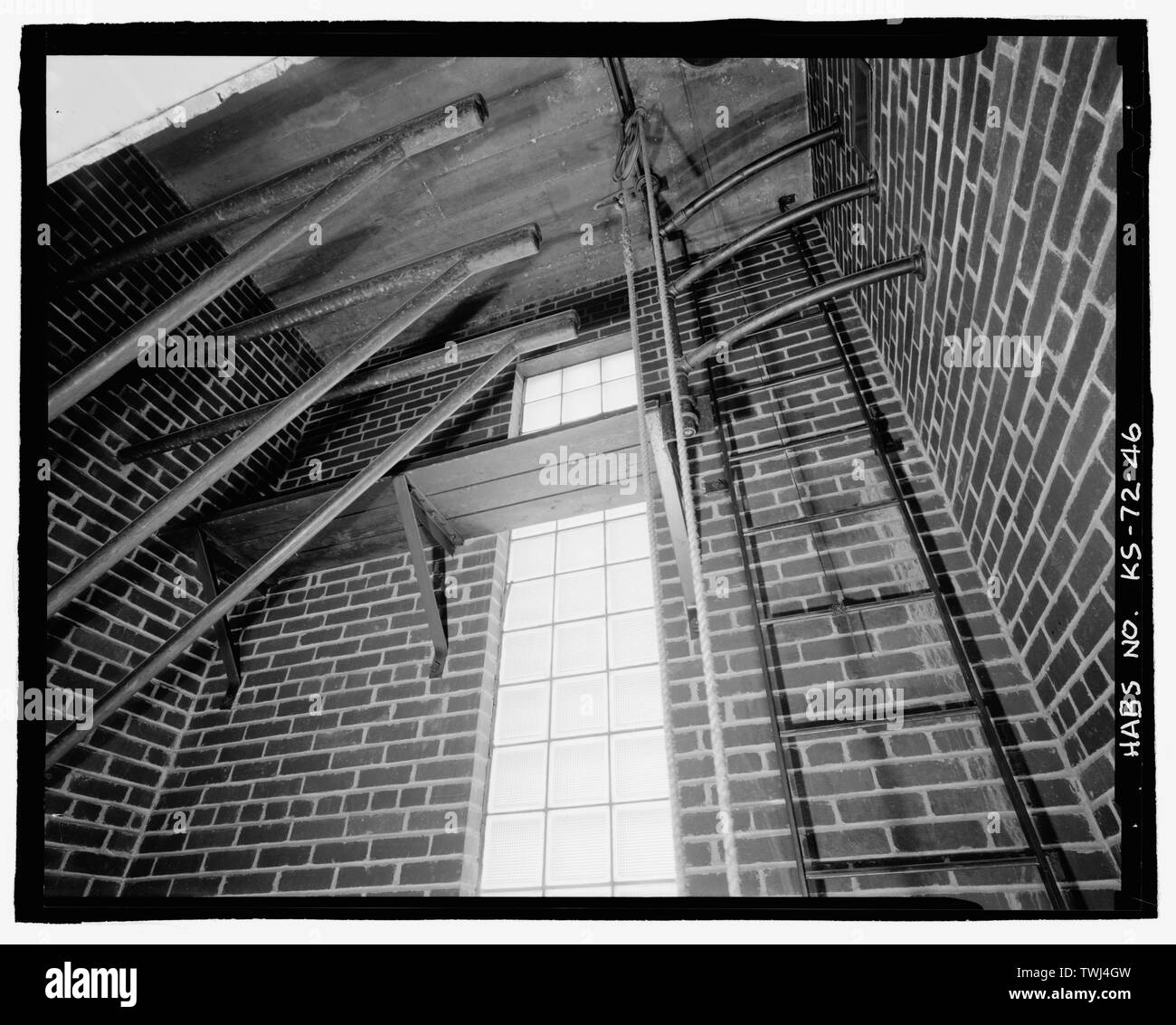 Zweite Etage, im Nordosten Schlauch Turm Zimmer, auf der Suche nach oben und Osten - Wichita Feuerwehr Motor Haus Nr. 9, 4700 East Kellog Straße (Landstraße 54), Wichita, Sedgwick County, KS; Wendel, P M; Overend, Harrison, George; Boucher, Cecil Francis; Hartwell, Godfrey; Dondlinger und Söhne; Moore-Robertson Sanitär und Heizung Firma; Butters Elektro- und Kältetechnik Unternehmen; Jackson, Christiana, Sender, Wolford, Ric, Fotograf; Weiß, Sheryll L, Historiker Stockfoto