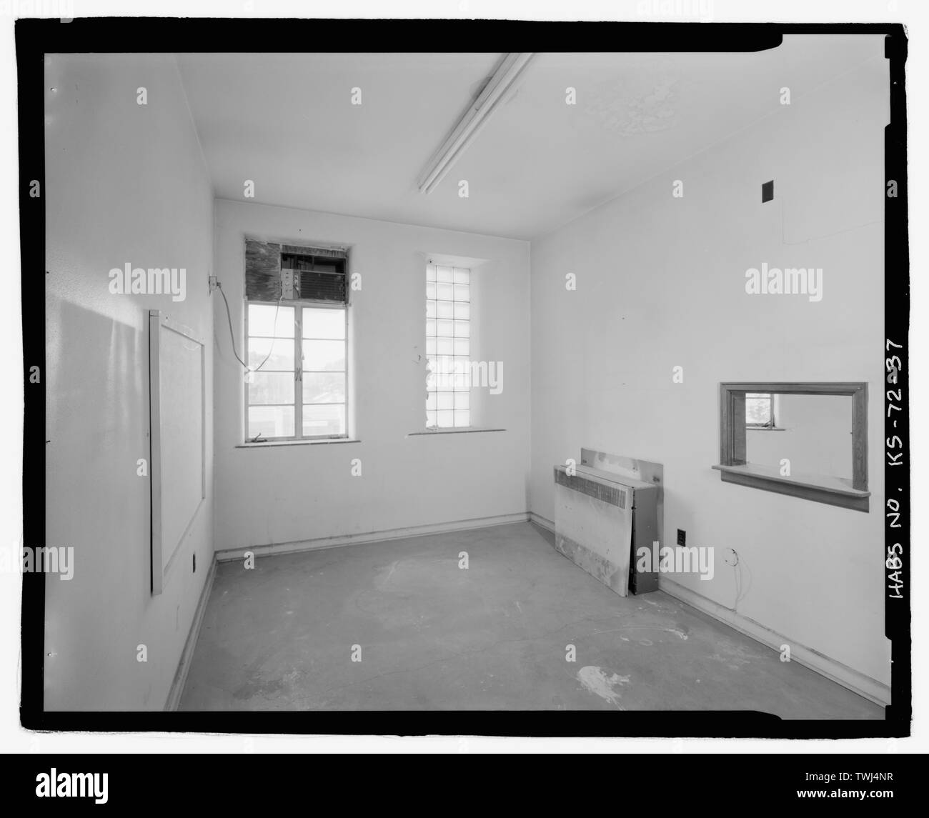 Etage, Südseite, 1 Schlafzimmer-1, nach Südwesten - Wichita Feuerwehr Motor Haus Nr. 9, 4700 East Kellog Straße (Landstraße 54), Wichita, Sedgwick County, KS; Wendel, P M; Overend, Harrison, George; Boucher, Cecil Francis; Hartwell, Godfrey; Dondlinger und Söhne; Moore-Robertson Sanitär und Heizung Firma; Butters Elektro- und Kältetechnik Unternehmen; Jackson, Christiana, Sender, Wolford, Ric, Fotograf; Weiß, Sheryll L, Historiker Stockfoto