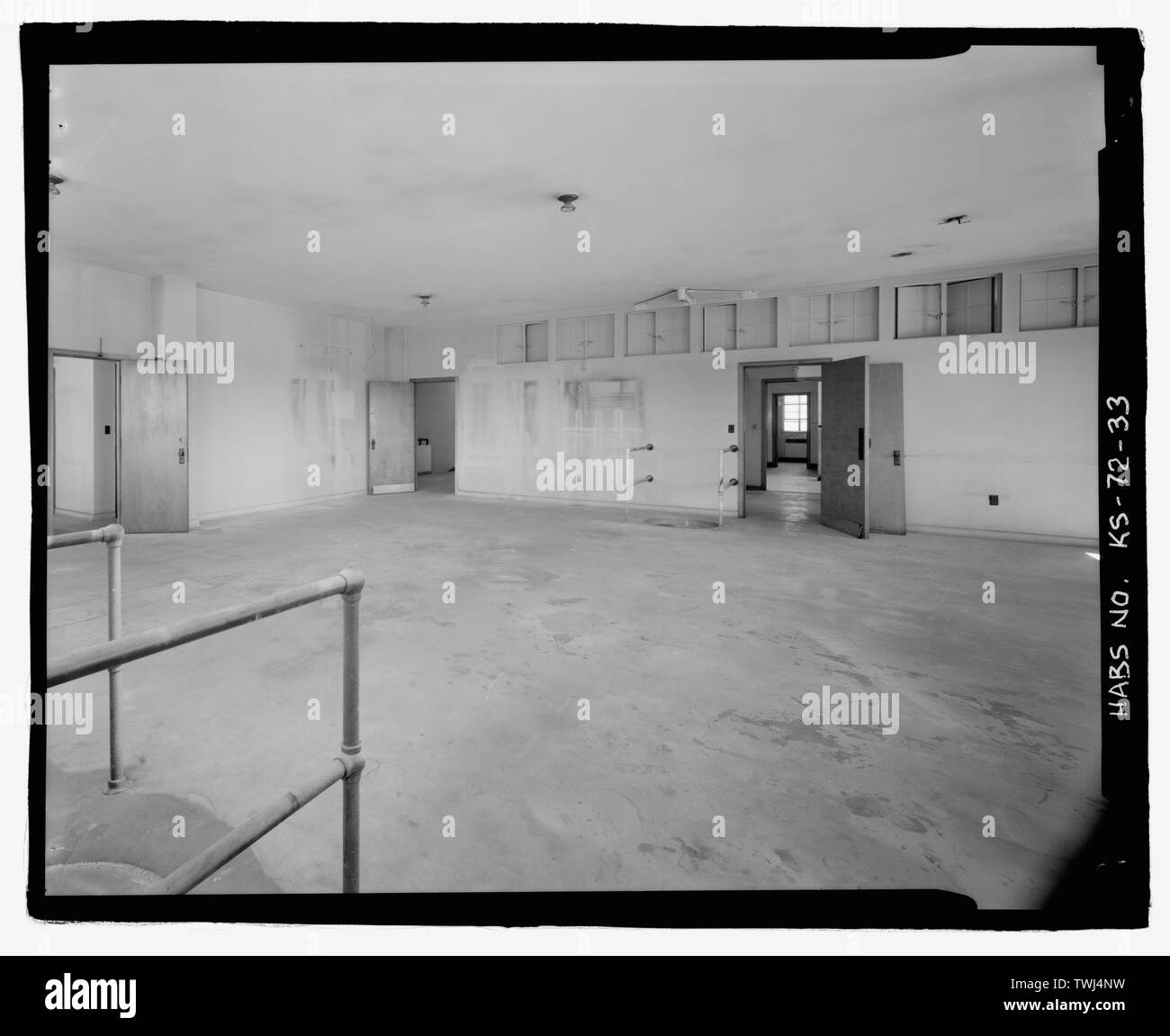 Zweite Etage, Südosten, Schlafsaal, Northwest suchen - Wichita Feuerwehr Motor Haus Nr. 9, 4700 East Kellog Straße (Landstraße 54), Wichita, Sedgwick County, KS; Wendel, P M; Overend, Harrison, George; Boucher, Cecil Francis; Hartwell, Godfrey; Dondlinger und Söhne; Moore-Robertson Sanitär und Heizung Firma; Butters Elektro- und Kältetechnik Unternehmen; Jackson, Christiana, Sender, Wolford, Ric, Fotograf; Weiß, Sheryll L, Historiker Stockfoto