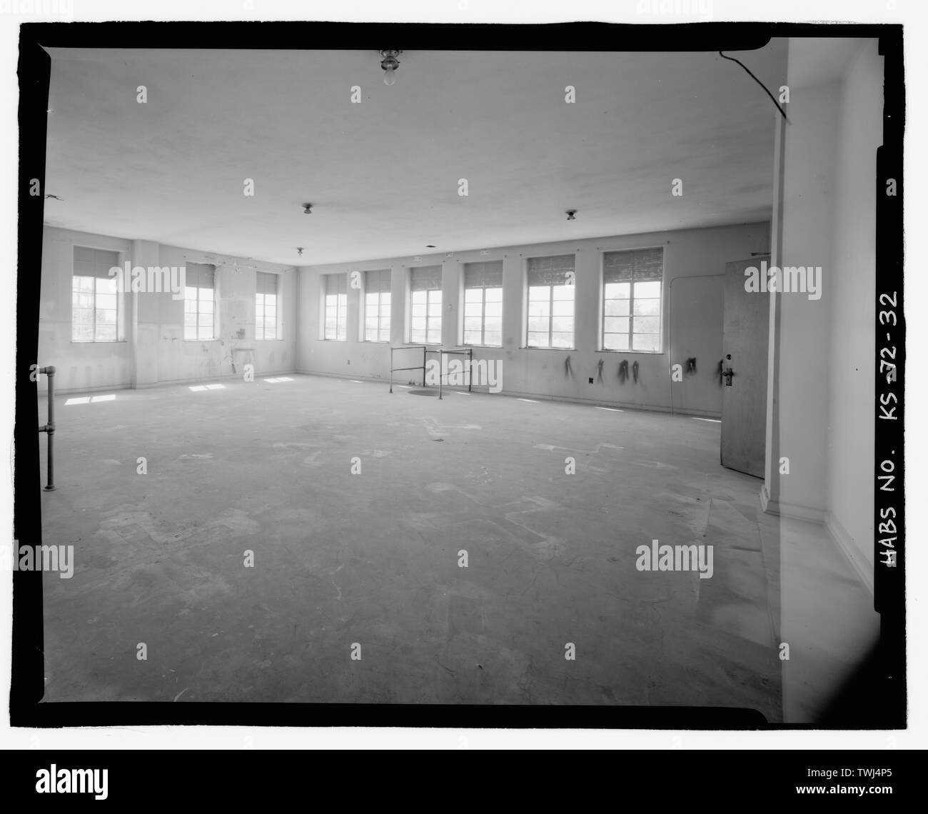 Zweite Etage, Südosten, Schlafsaal, Südosten - Wichita Feuerwehr Motor Haus Nr. 9, 4700 East Kellog Straße (Landstraße 54), Wichita, Sedgwick County, KS; Wendel, P M; Overend, Harrison, George; Boucher, Cecil Francis; Hartwell, Godfrey; Dondlinger und Söhne; Moore-Robertson Sanitär und Heizung Firma; Butters Elektro- und Kältetechnik Unternehmen; Jackson, Christiana, Sender, Wolford, Ric, Fotograf; Weiß, Sheryll L, Historiker Stockfoto