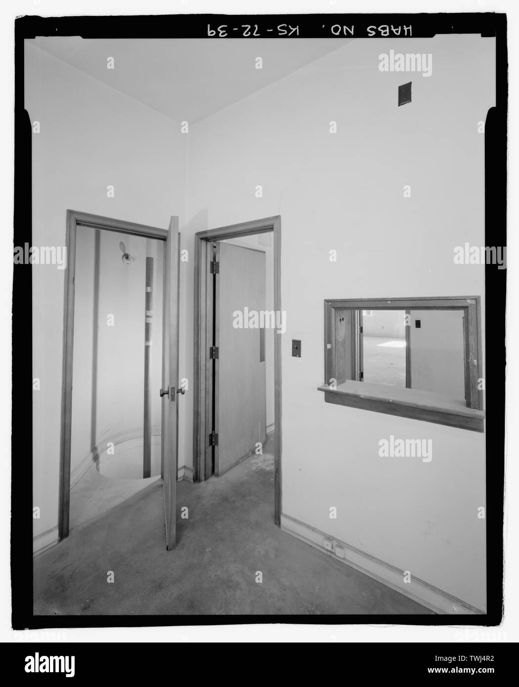 Zweite Etage, Zimmer im Südwesten, Schlafzimmer, Schlafzimmer-2, Blickrichtung Nordost - Wichita Feuerwehr Motor Haus Nr. 9, 4700 East Kellog Straße (Landstraße 54), Wichita, Sedgwick County, KS; Wendel, P M; Overend, Harrison, George; Boucher, Cecil Francis; Hartwell, Godfrey; Dondlinger und Söhne; Moore-Robertson Sanitär und Heizung Firma; Butters Elektro- und Kältetechnik Unternehmen; Jackson, Christiana, Sender, Wolford, Ric, Fotograf; Weiß, Sheryll L, Historiker Stockfoto