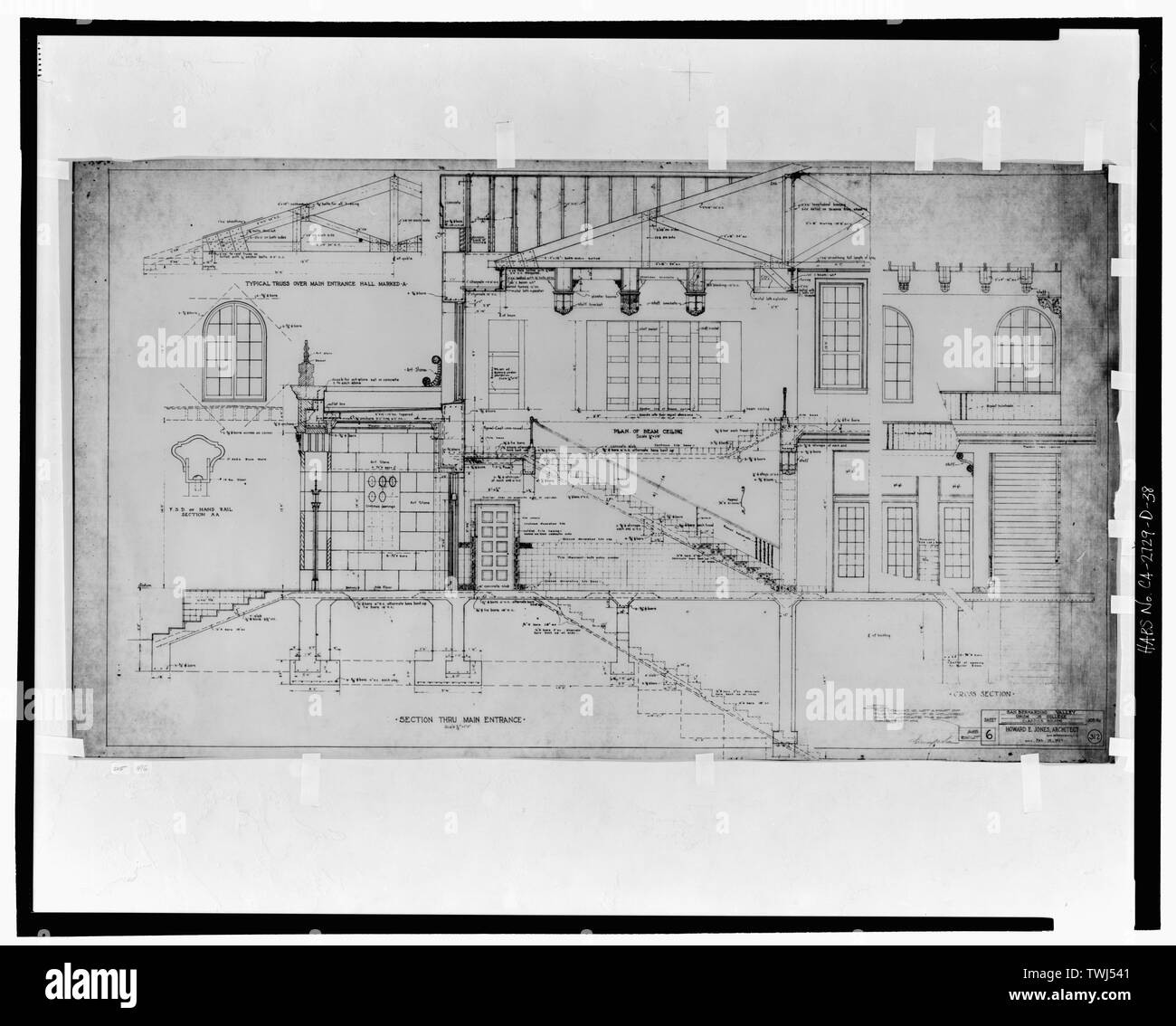 Abschnitt durch den Haupteingang. San Bernardino Valley Union Junior College, Klassiker Gebäude. Howard E. Jones, Architekt, San Bernardino, Kalifornien. Blatt 6, Job nr. 312. Skala 1 bis 2 Zoll auf den Fuß. Februar 15, 1927. - San Bernardino Valley College, Klassiker Gebäude, 701 South Mount Vernon Avenue, San Bernardino, San Bernardino County, CA Stockfoto
