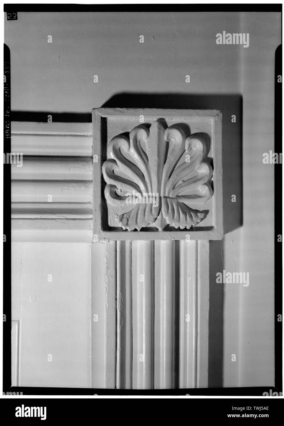 September 1966 DETAIL ANTHEMION ECKE BLOCK MOLDING - Julius Hecht House, 62 Centre Street, Southport, Fairfield County, CT Stockfoto