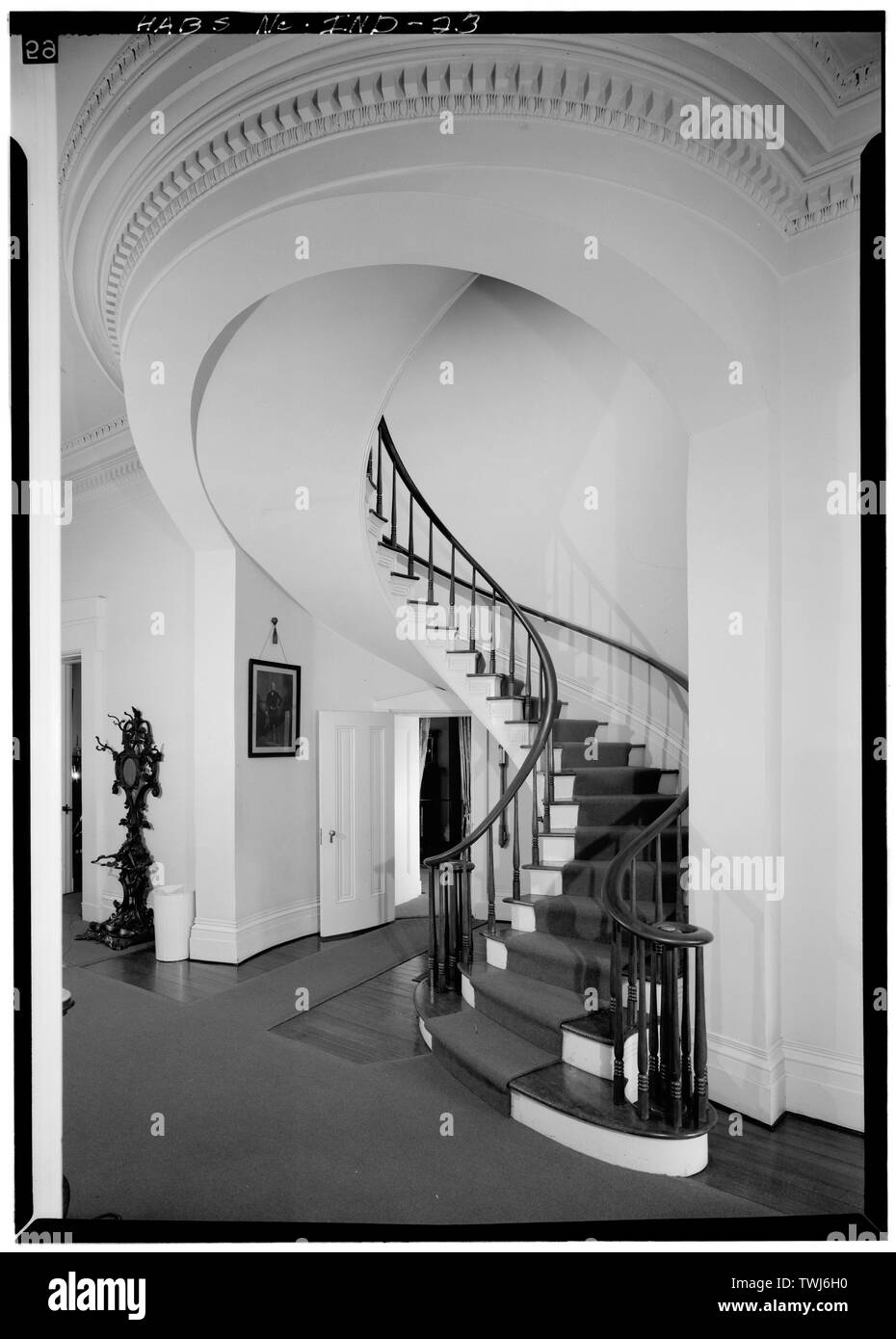 September 1971 AUS SICHT VON OBEN DER TREPPE NACH UNTEN - James E.D. Lanier House, 511 West First Street, Madison, Jefferson County, IN; Costigan, Francis J; Jandoli, Liz, Sender; Preis, Virginia B, Sender Stockfoto