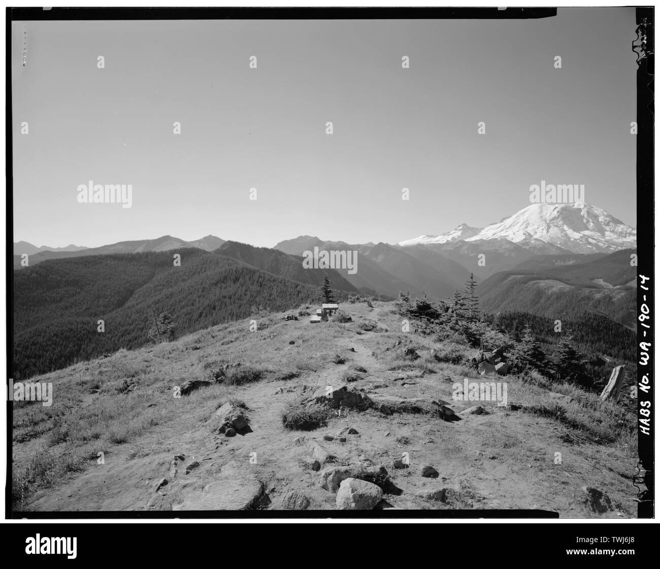 September 1989 Blick nach Süden von LOOKOUT, MT. RAINIER ZUR RECHTEN Suntop Lookout, Forststraße 510, Mt. Baker-Snoqualmie National Forest, Greenwater, Pierce County, WA; Banken, K E Stockfoto