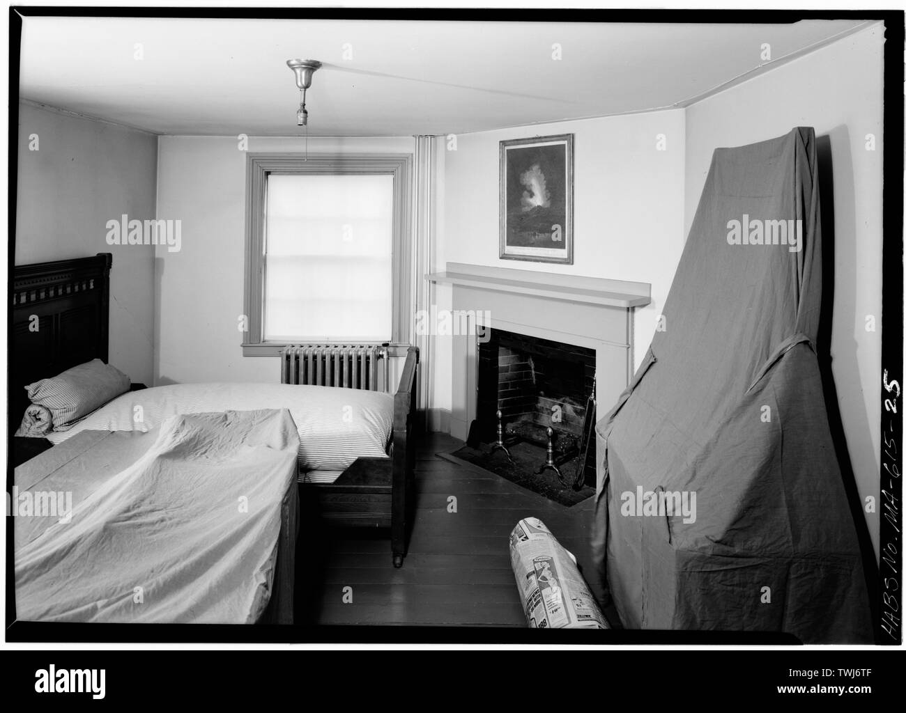 Der Knecht Schlafzimmer, nördlich von Brooks Adams Schlafzimmer, Blick nach Norden - Adams Mansion, 135 Adams Street, Quincy, Norfolk County, MA; Adams, John Quincy; Adams, Abigail Adams, Bäche; Adams, John; Adams, Charles Francis; Vassall, Leonard; Winterowd, George C, Projektleiter; Gilchrist, Agnes ein, Historiker; Smith, Robert, delineator; Kirk, Donald, delineator, Säger, Harold K, delineator; Simpson, William, delineator; Winterowd, George, delineator; Robinson, Cervin, Fotograf; Peterson, Charles E, Fotograf Stockfoto