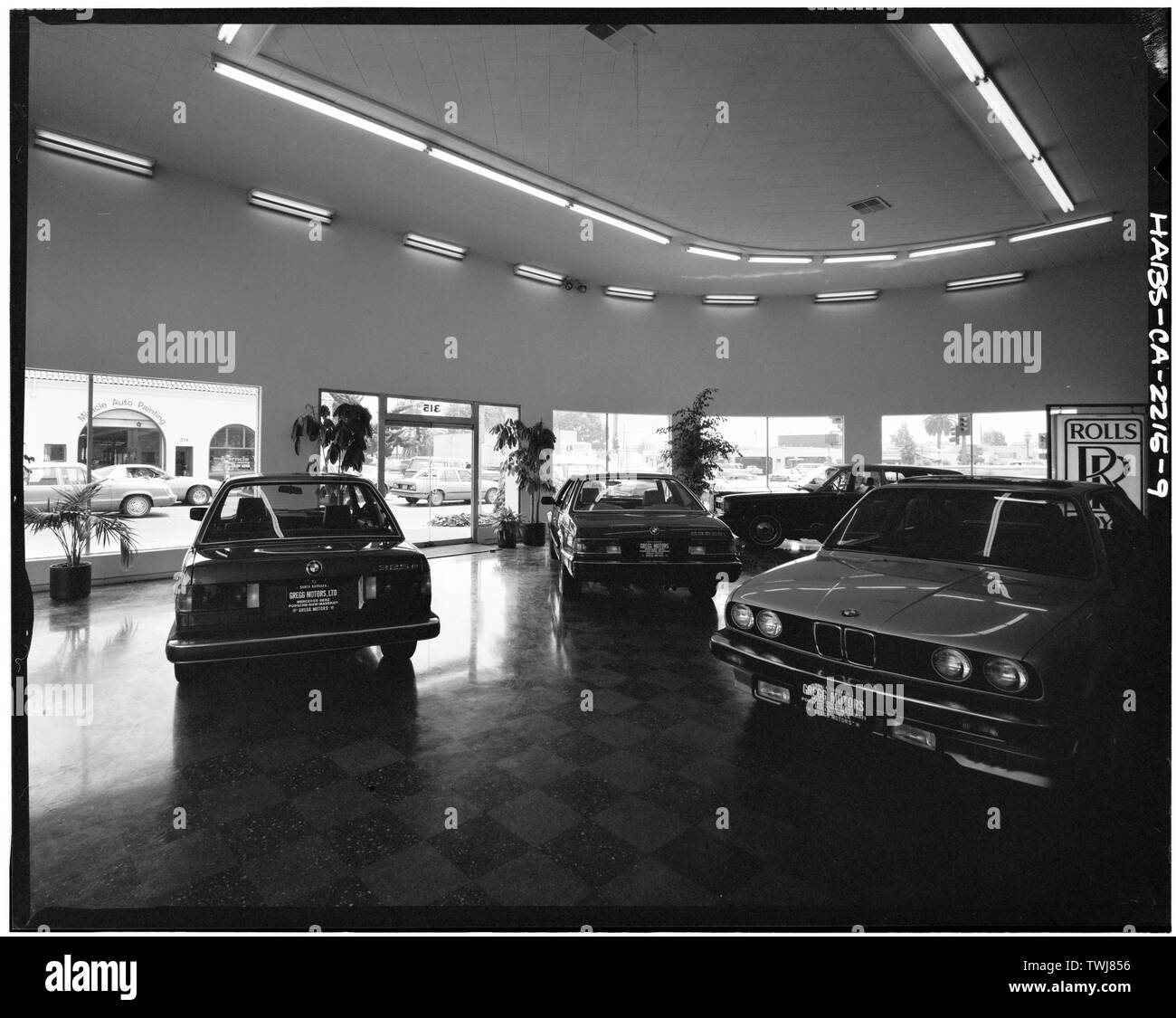 Showroom Innenraum, Blick nach Osten. - V.E. Holz Auto Gebäude, 315 State Street, Santa Barbara, Santa Barbara County, CA Stockfoto