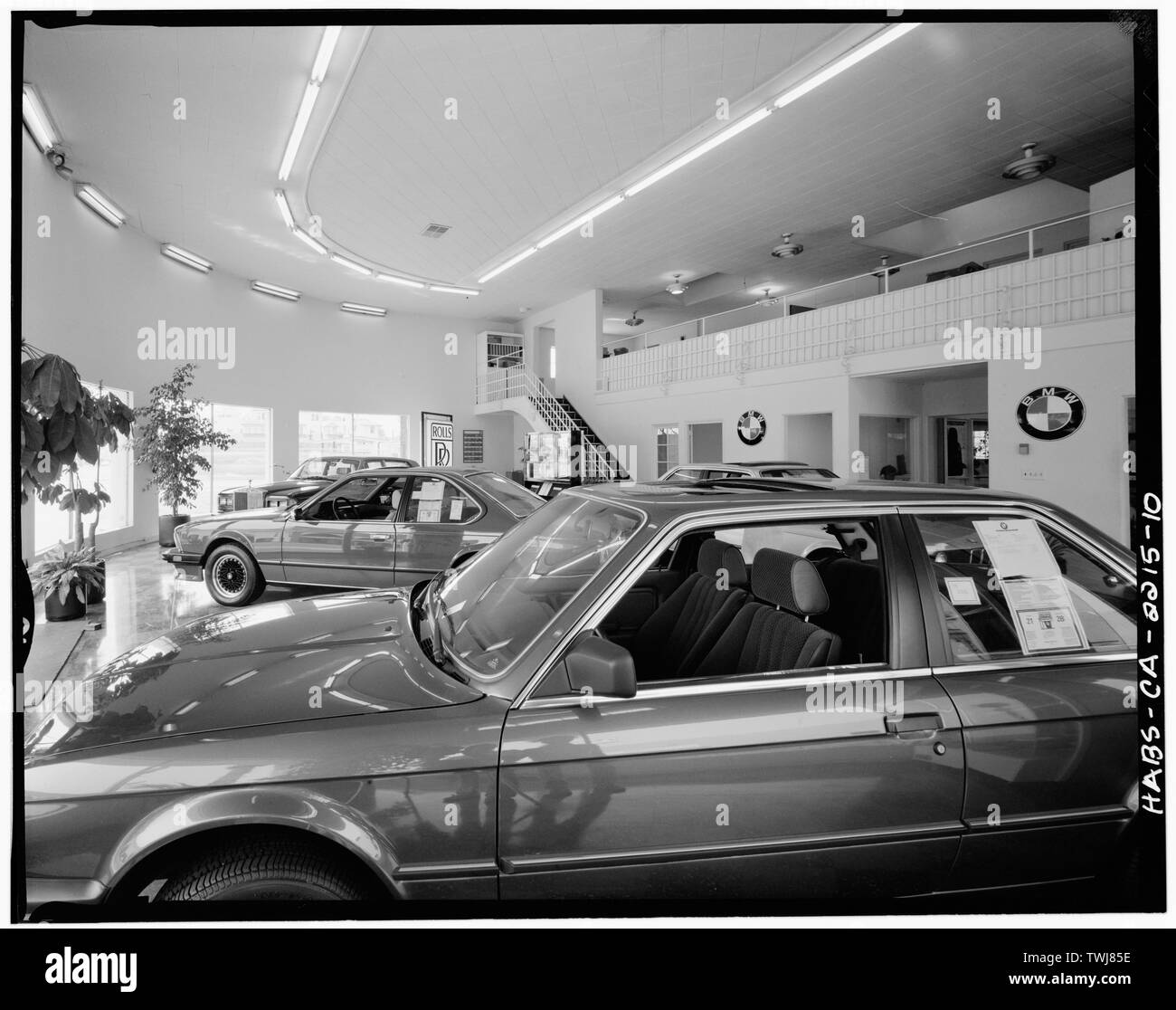 Showroom Innenraum, Blick nach Südosten. - V.E. Holz Auto Gebäude, 315 State Street, Santa Barbara, Santa Barbara County, CA Stockfoto