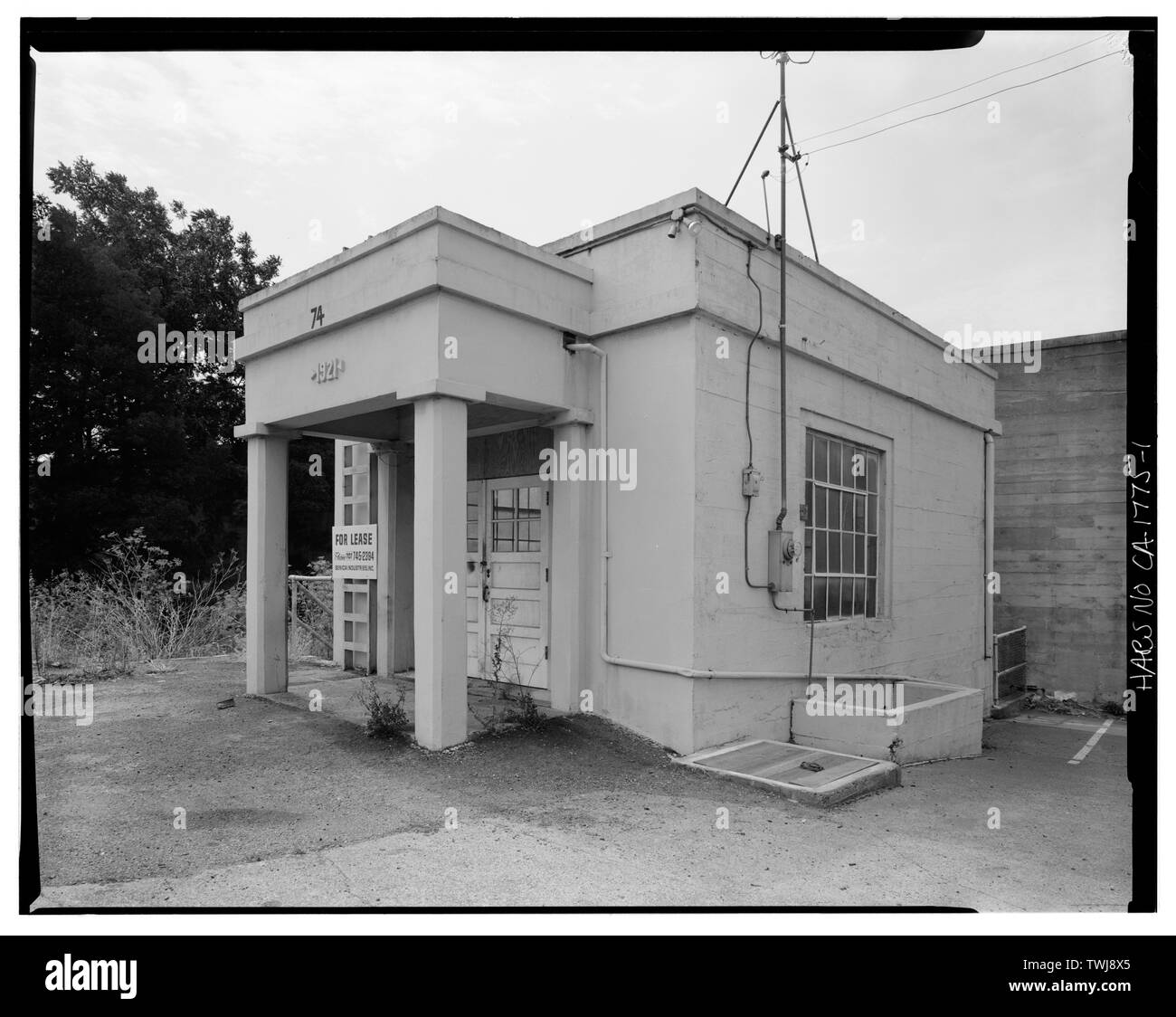 Sirlin Studios, Fotograf August, 1977 VORNE UND SEITLICH - Benicia Arsenal, Gebäude Nr. 74, Benicia, Solano County, CA Stockfoto