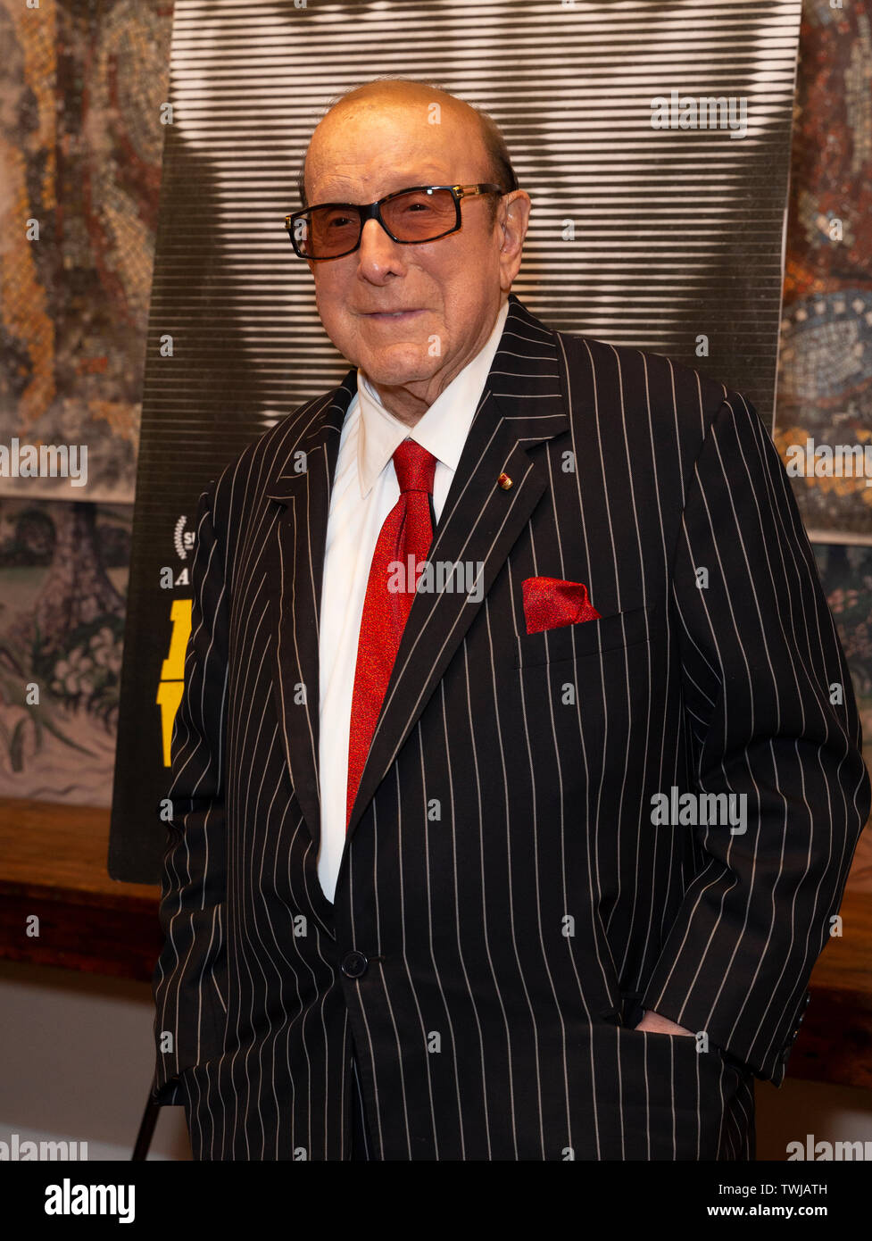 New York, NY - 20. Juni 2019: Clive Davis besucht Screening der Dokumentarfilm Mike Wallace wird hier in der Whitby Stockfoto