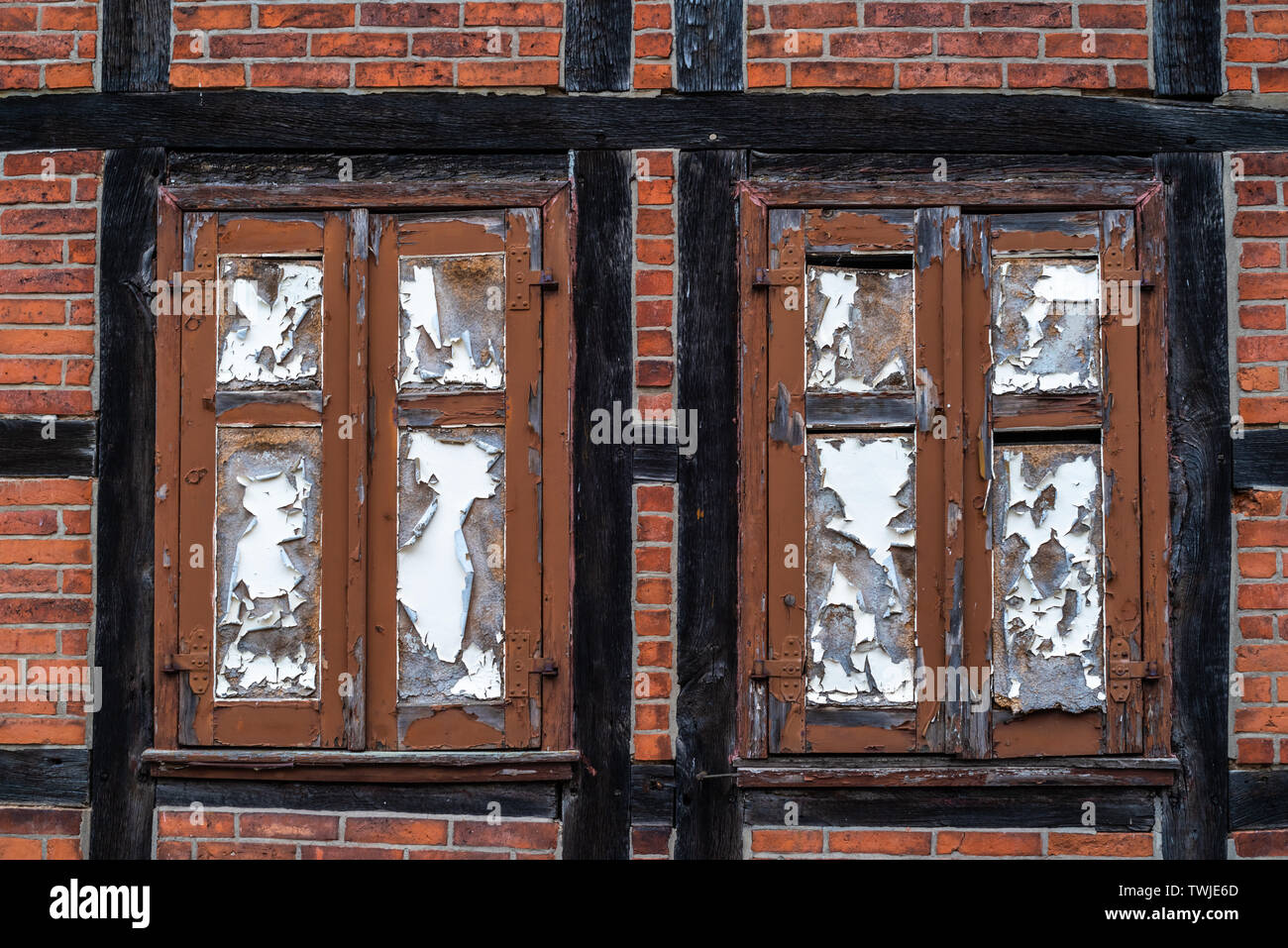 Tangermünde, altes Fenster, Fachwerkhaus, verlorener Ort Stockfoto