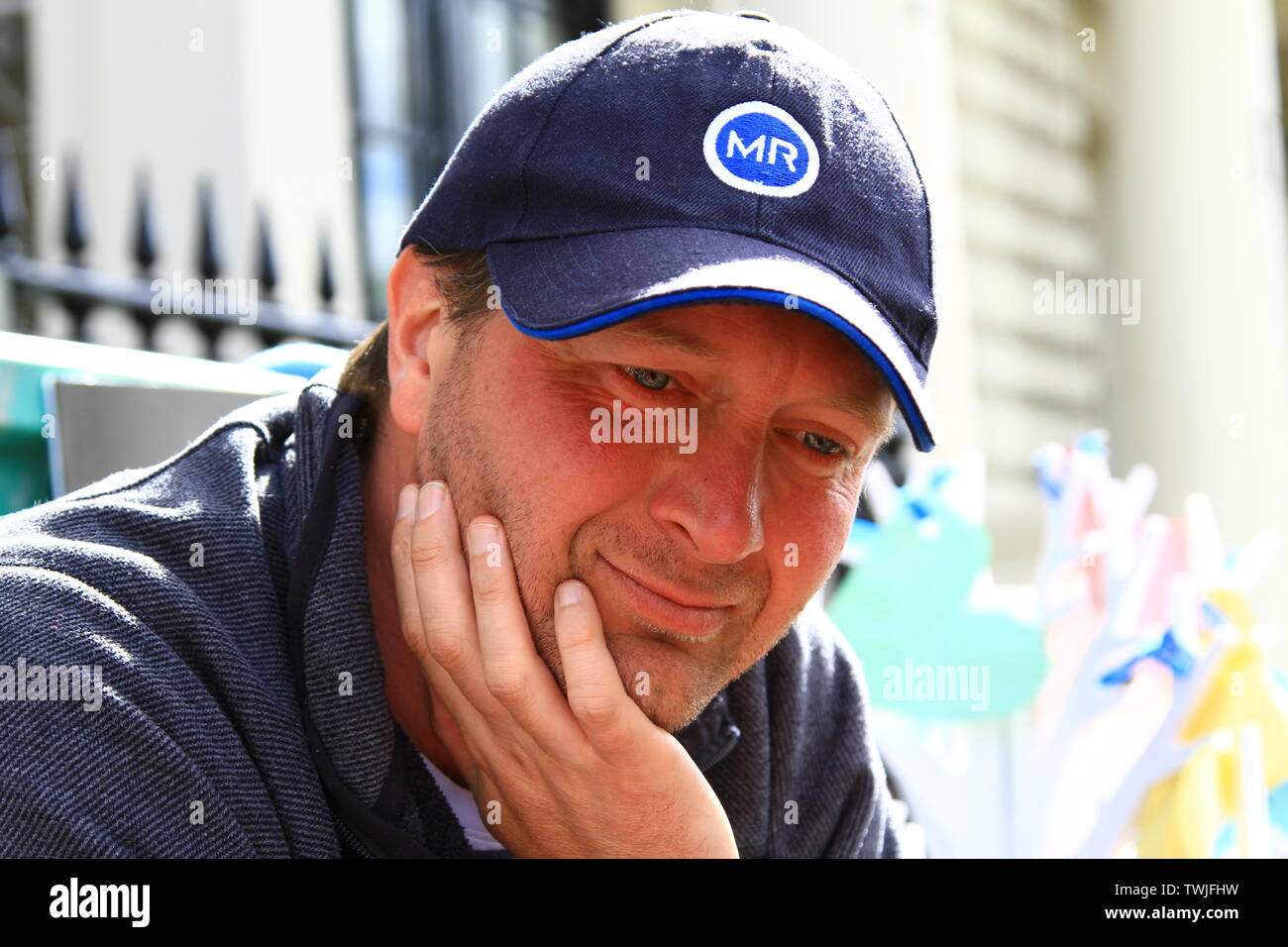 RICHARD RATCLIFFE, während im HUNGERSTREIK vor der iranischen Botschaft in London, Großbritannien, am 20. Juni 2019. Mann des inhaftierten iranischen - BRITISCHER DOPPELBÜRGER NAZANIN ZAGARI - RATCLIFFE. Stockfoto