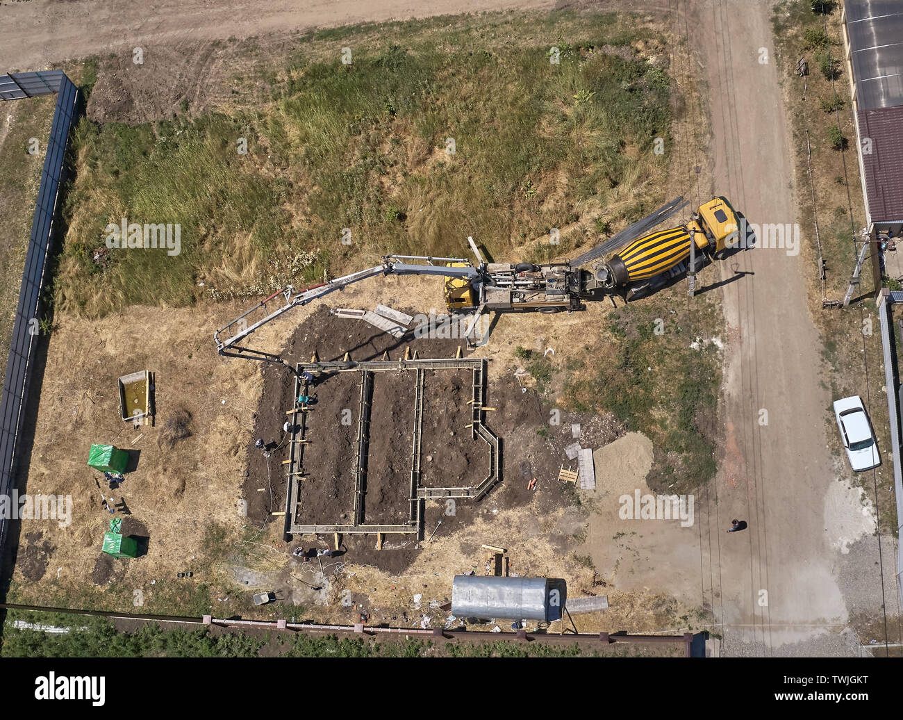 Betonpumpe das Fundament gießen, des Hauses Stockfoto