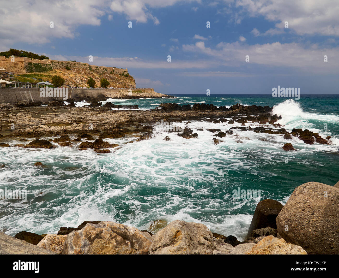 Bucht mit Felsen, Rethymnon (Rethymnon), Kreta, griechische Inseln, Griechenland, Europa Stockfoto
