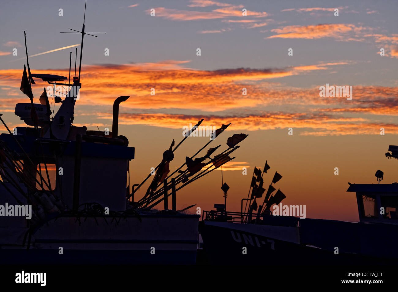 Sonnenuntergang über dem Meer. Die Sonne auf dem Wasser Stockfoto