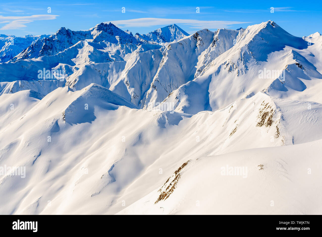 Blick auf die Skipiste und erstaunliche Österreichische Alpen im schönen Winter Schnee, Serfaus-Fiss-Ladis, Tirol, Österreich Stockfoto