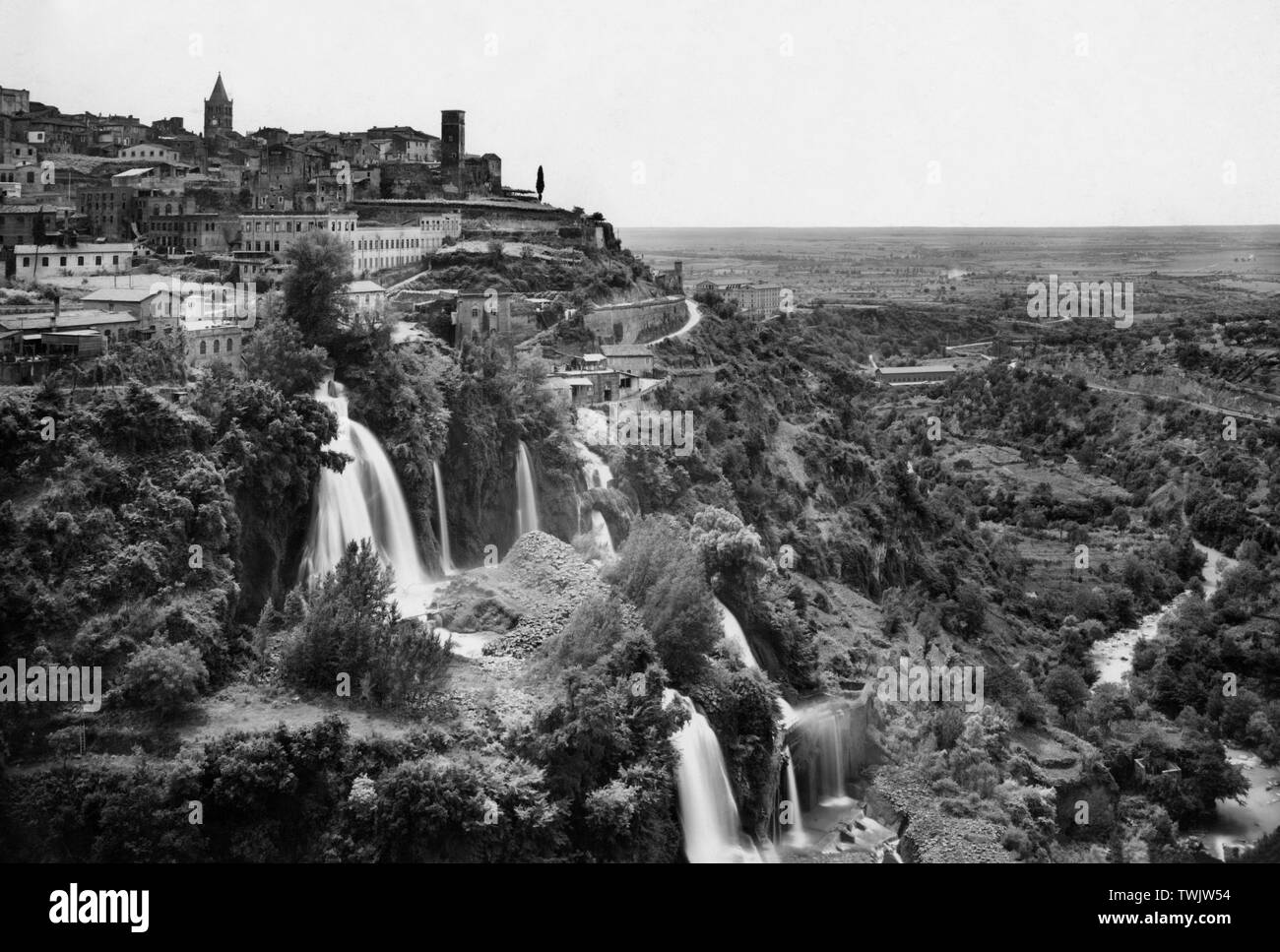 Italien, Latium, Ansicht von Tivoli mit Wasserfällen, 1957 Stockfoto