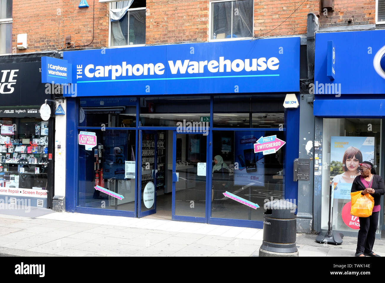 Eine allgemeine Ansicht von Carphone Warehouse, Kilburn High Road, London Stockfoto