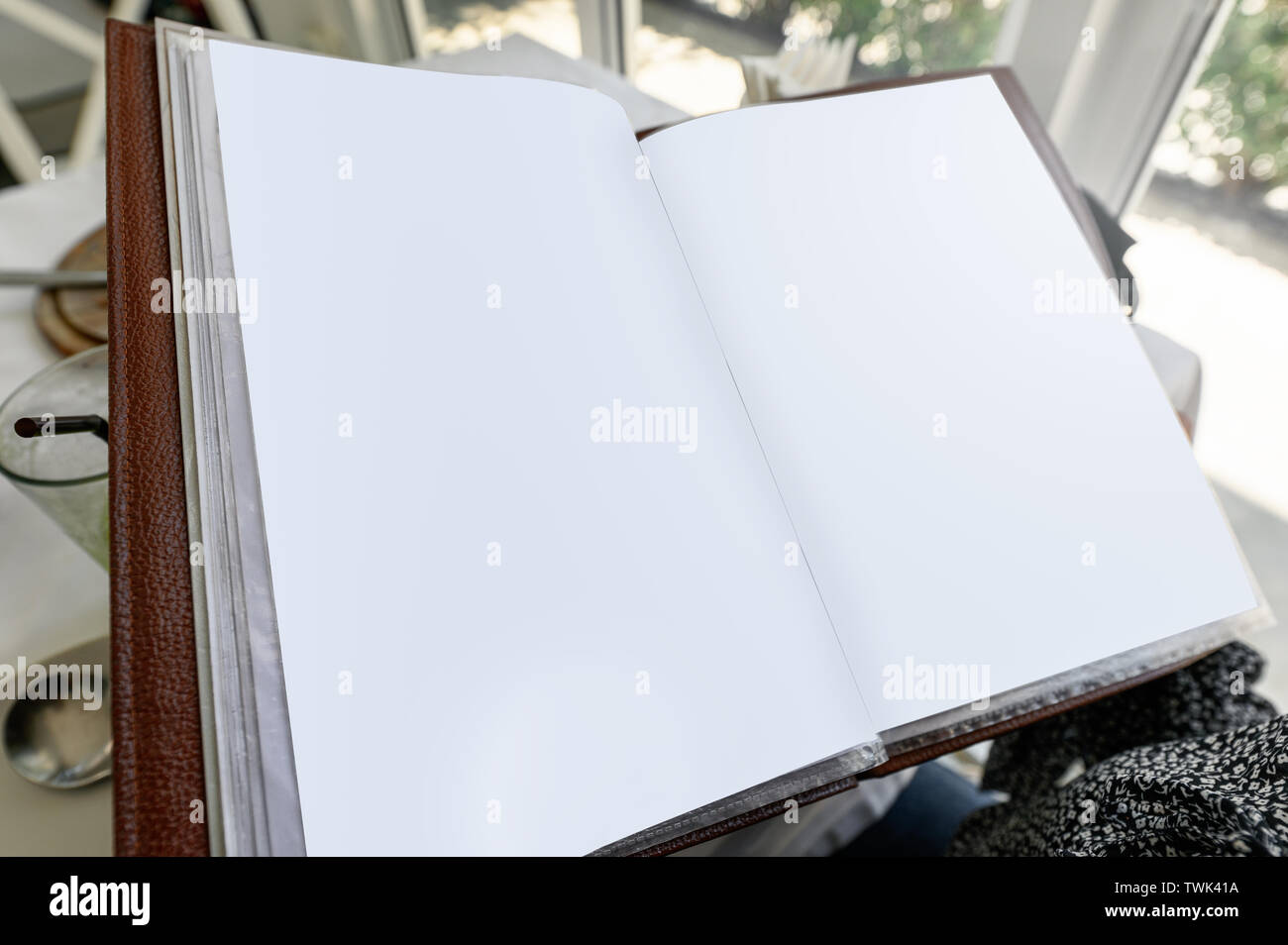 Geöffnet leer Menü Papier buchen Sie im Restaurant Stockfoto