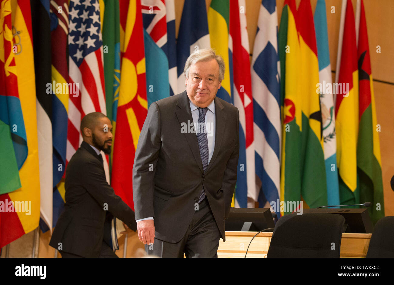 Genf, Schweiz. Juni, 2019 21. Generalsekretär der Vereinten Nationen, Antonio Guterres kommt für die Sitzung des letzten Tag der Internationalen Arbeitskonferenz, Kennzeichnung, das 100-jährige Jubiläum der Internationalen Arbeitsorganisation (ILO) in Genf, Schweiz, 21. Juni 2019. Guterres am Freitag lobte die Internationale Arbeitsorganisation (ILO) für "die Fackel, die vor hundert Jahren beleuchtet wurde, um zu helfen, eine neue Welt zu bauen." Quelle: Xu Jinquan/Xinhua/Alamy leben Nachrichten Stockfoto