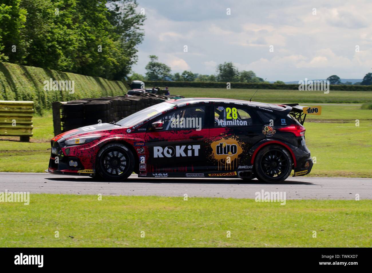 Dalton auf T-Stücke, England, 16. Juni 2019. Nic Hamilton fahren einen Ford Focus RS für ROKiT Racing mit Motorbase im Kwik Fit British Touring Car Championship im Croft Rennstrecke. Stockfoto