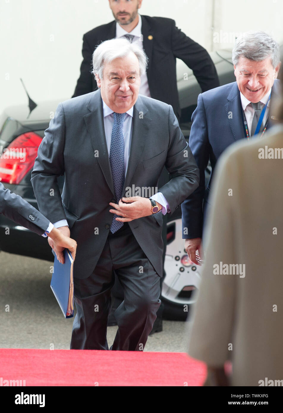 Genf, Schweiz. Juni, 2019 21. Generalsekretär der Vereinten Nationen, Antonio Guterres kommt für die Sitzung des letzten Tag der Internationalen Arbeitskonferenz, Kennzeichnung, das 100-jährige Jubiläum der Internationalen Arbeitsorganisation (ILO) in Genf, Schweiz, 21. Juni 2019. Guterres am Freitag lobte die Internationale Arbeitsorganisation (ILO) für "die Fackel, die vor hundert Jahren beleuchtet wurde, um zu helfen, eine neue Welt zu bauen." Quelle: Xu Jinquan/Xinhua/Alamy leben Nachrichten Stockfoto