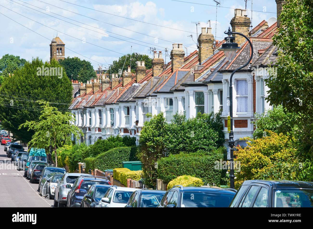Die Jahrhundertwende Reihenhäuser entlang Nelson Road, Crouch End, London UK Stockfoto
