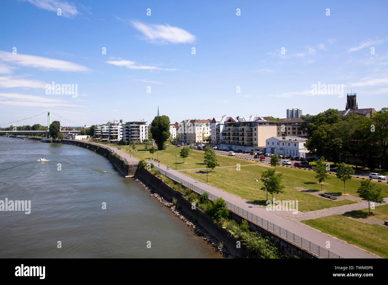 Die Ufer des Rheins im Bezirk Mülheim an der Ruhr, Köln, Deutschland das Rheinufer in Koeln-Muelheim, Koeln, Deutschland. Stockfoto