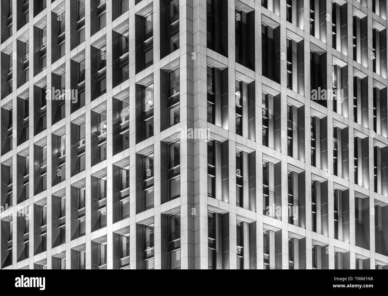 China, Shanghai-21 Aug 2017: Modernes Bürogebäude Fassade Ansicht bei Nacht Stockfoto