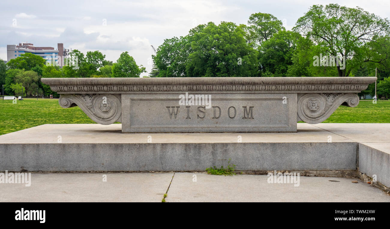 Betonsockel von Monument zum Gedenken an John W Thomas, das Wort der Weisheit, Centennial Park Nashville Tennessee USA. Stockfoto