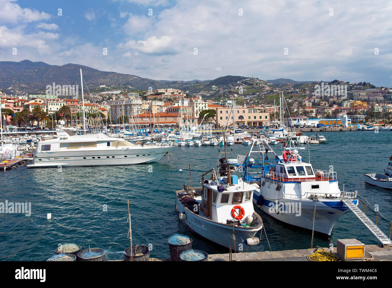 Fischerboote in san remo Fotos und Bildmaterial in hoher Auflösung