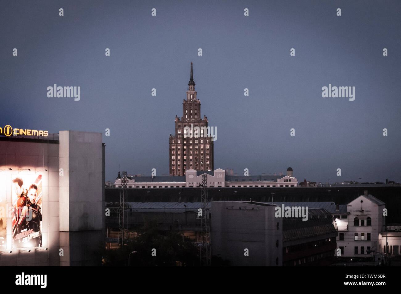 Riga, die Hauptstadt Lettlands, eines der Baltischen Staaten. Straße und Bauwerken im Sommer 2017 übernommen. Stockfoto
