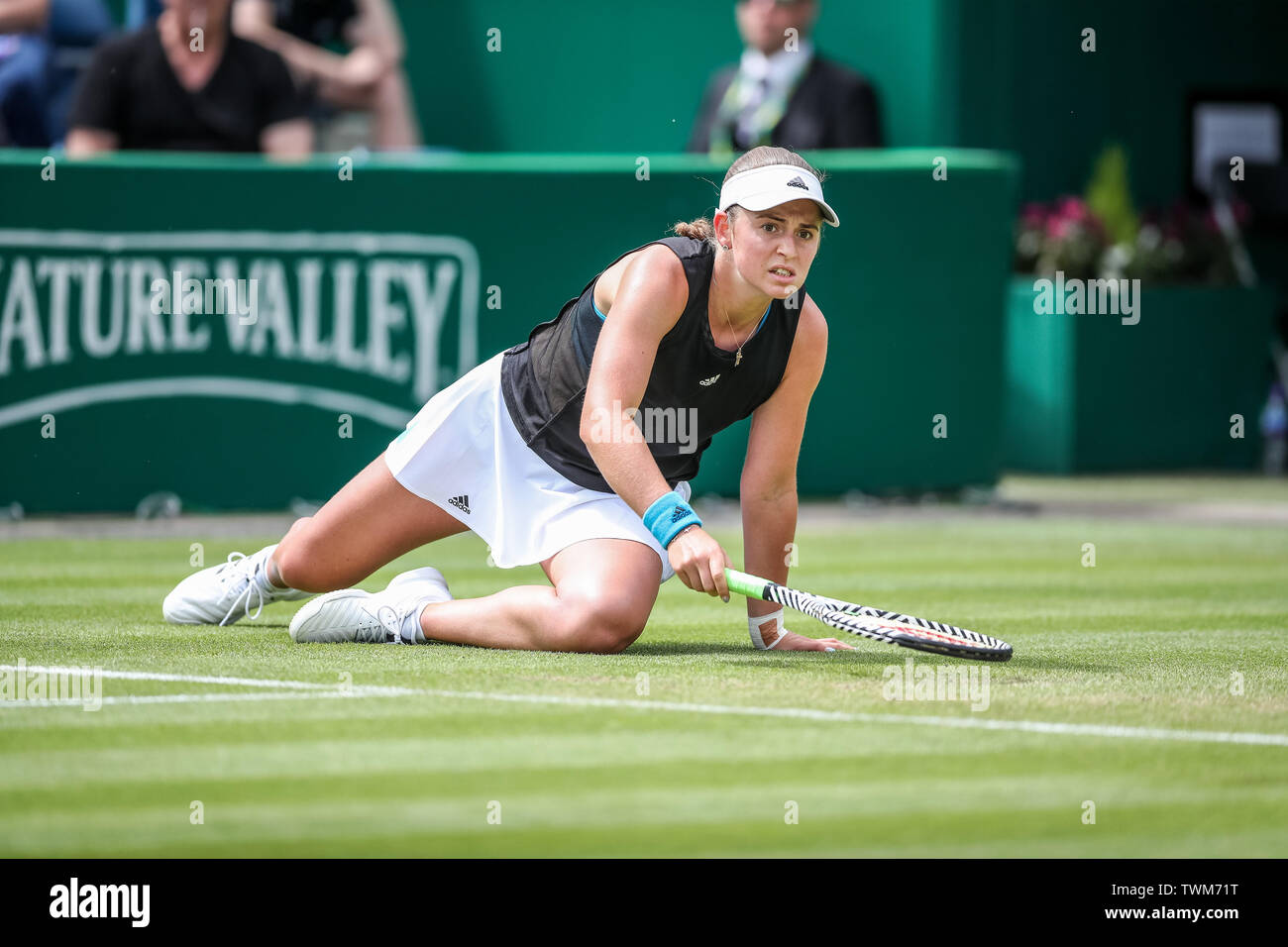 Priorat Club Edgbaston, Birmingham, Großbritannien. Juni, 2019 21. WTA Natur Tal Classic Tennis Turnier; Jelena Ostapenko (LAT) fällt in Ihrem Viertelfinale gegen Petra Martic (CRO) Credit: Aktion plus Sport/Alamy leben Nachrichten Stockfoto