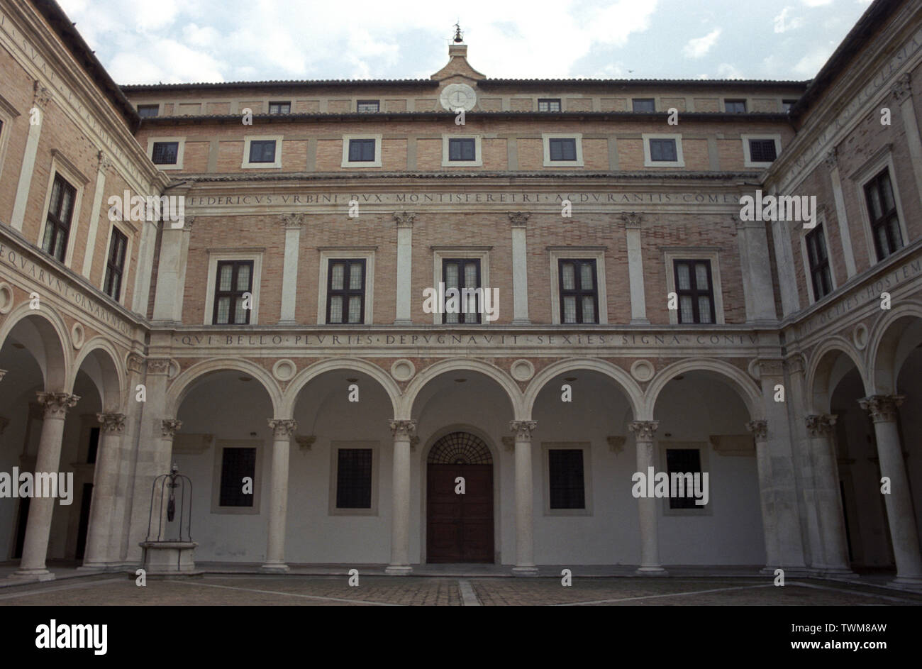Urbino, Marken, Italien, dem Hof in der Palazzo Ducale, Cortile 1472 Stockfoto