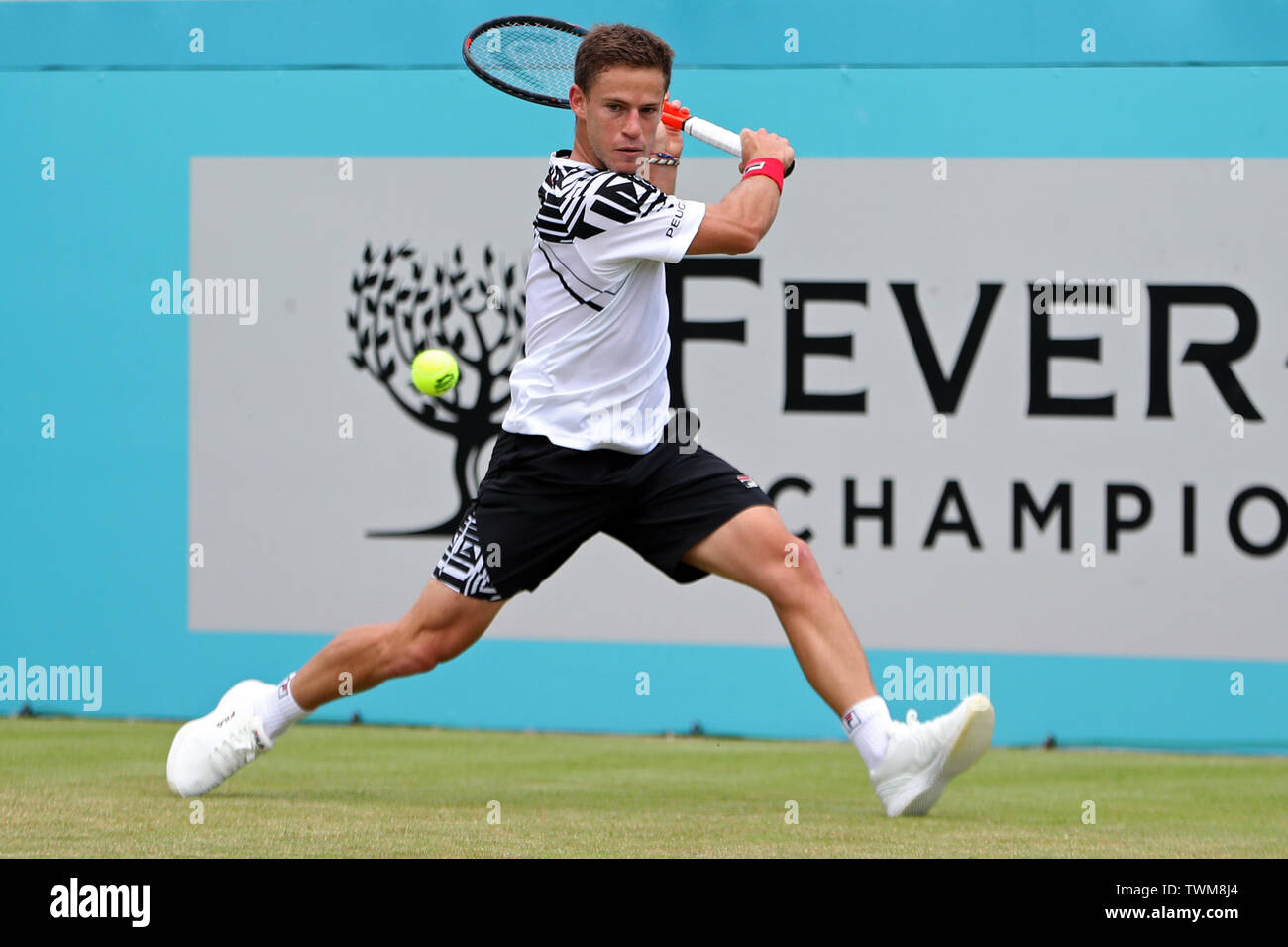 London, Großbritannien. 21. Juni 2019. Diego Schwartzman (ARG) auf seine Rückhand während des Fieber Baum Tennis Meisterschaften im Queen's Club, West Kensington am Freitag, den 21. Juni 2019. (Credit: Jon Bromley | MI Nachrichten) Credit: MI Nachrichten & Sport/Alamy leben Nachrichten Stockfoto