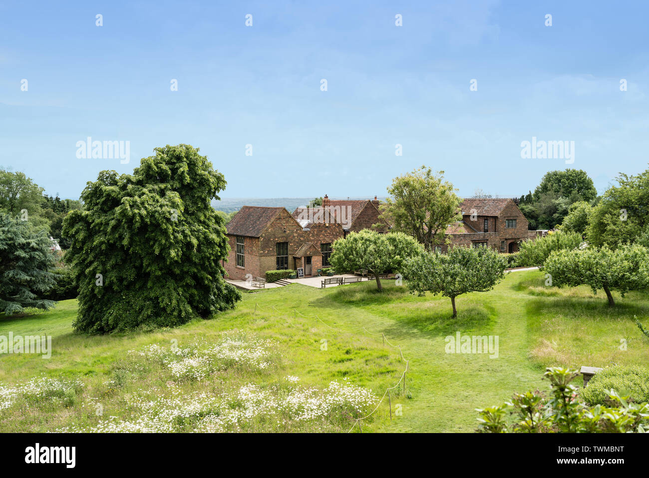 Blick auf den Garten zu Winston Churchill's malerei Studio von der Terrasse im ersten Stock des Chartwell Manor Stockfoto