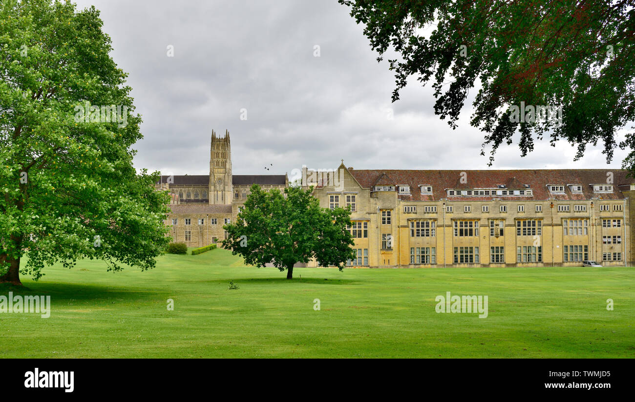 Gebäude der Nachteil der Schule mit in die Abtei zurück, Stratton-on-the-Fosse, Somerset, Großbritannien Stockfoto