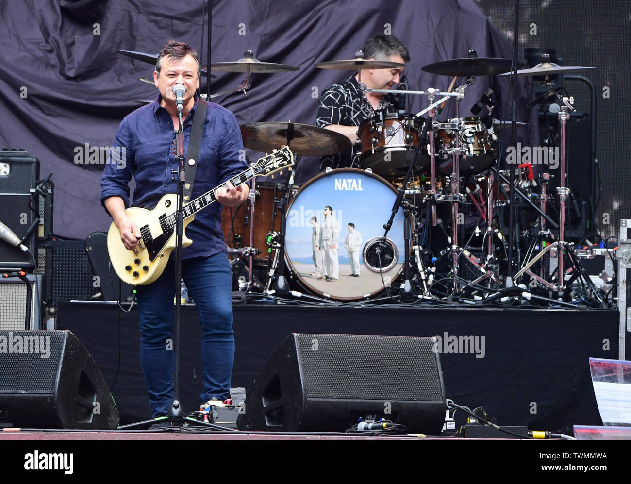 Manic Street Prediger unterstützen Bon Jovi während der Dieses Haus steht nicht zum Verkauf Tour im Wembley Stadion. Stockfoto