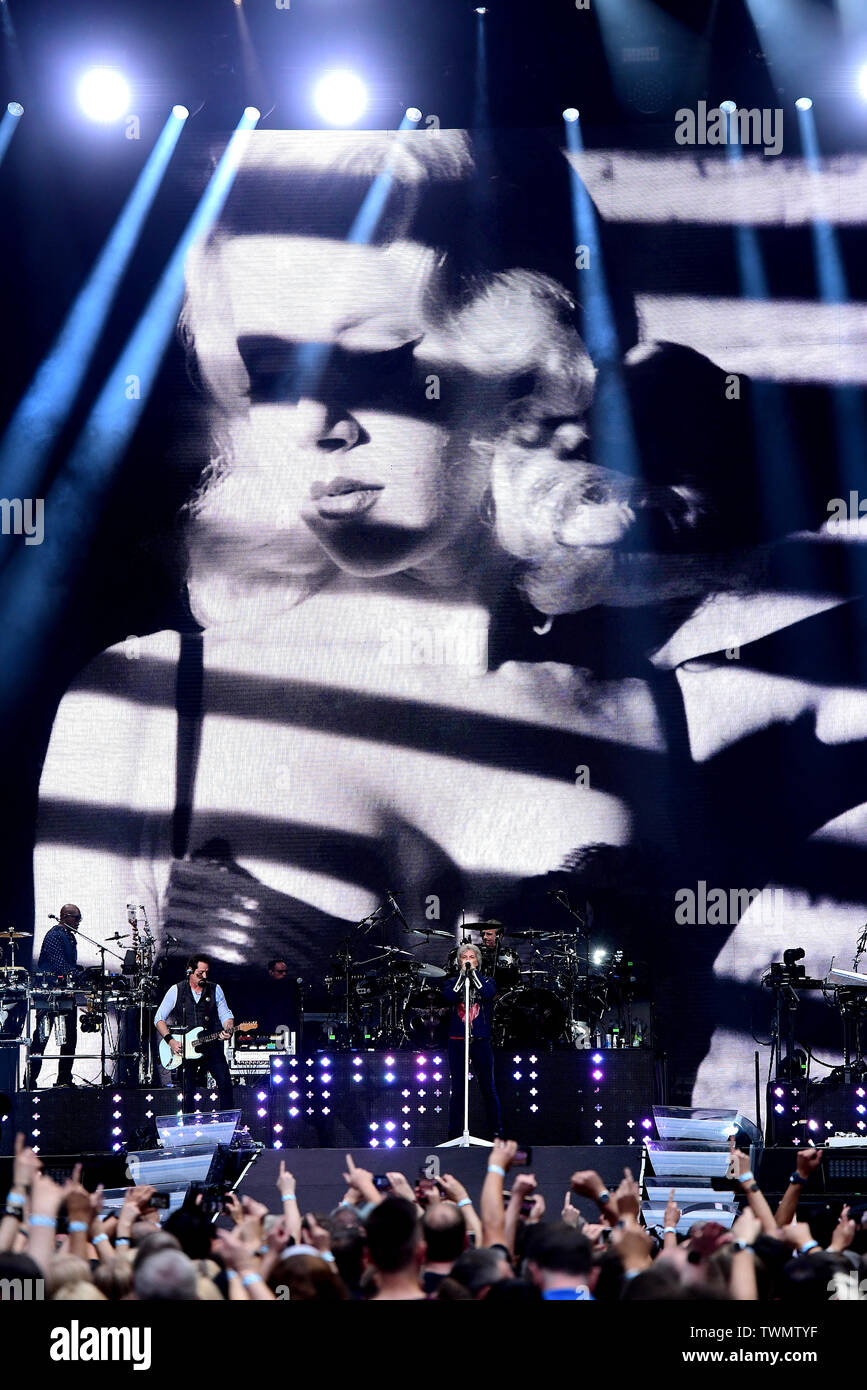 Bon Jovi durchführen auf der Bühne während der Dieses Haus steht nicht zum Verkauf Tour im Wembley Stadion. Stockfoto