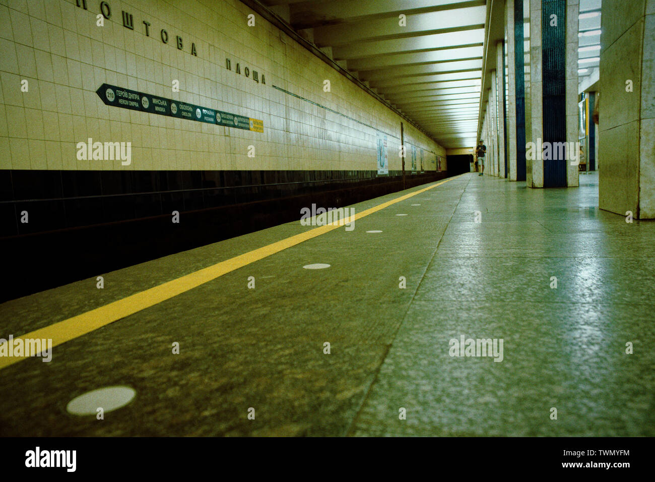 U-Plattform - Stille Nacht ohne Menschen, Geschäftskonzept. Stockfoto