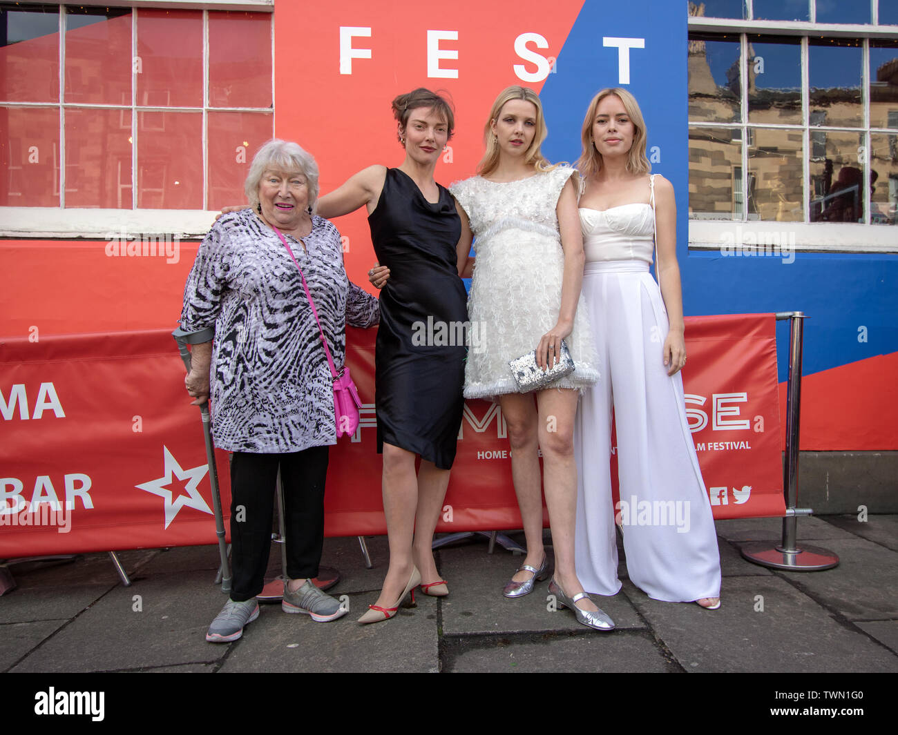 Nach rechts, Links, Schauspielerinnen Veronica Clifford und Camilla Rutherford, Regisseurin und Schauspielerin, Greta Bellamacina und Schauspielerin, Tanya Grat, auf ein Foto der Welt Film Premiere von verletzt durch Paradies, bei Filmhouse, Edinburgh, Schottland. Verletzt durch das Paradies ist "eine gekonnt beobachtet Geschichte von Freundschaft und Familie, mit einem erfrischend unaufdringlich Sinn für Humor." Dieses Screening ist Teil der besten britischen Strand an der Edinburgh International Film Festival 2019 (EIFF), d.h. bis zum 30. Juni. Stockfoto