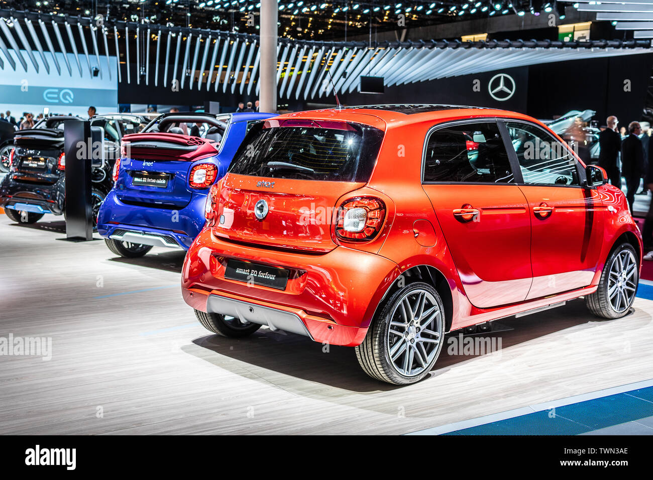Paris, Frankreich, Oktober 02, 2018: rot metallic Smart EQ forfour bei Mondial Paris Motor Show, W 453 3. Generation von Mercedes-Benz Stockfoto
